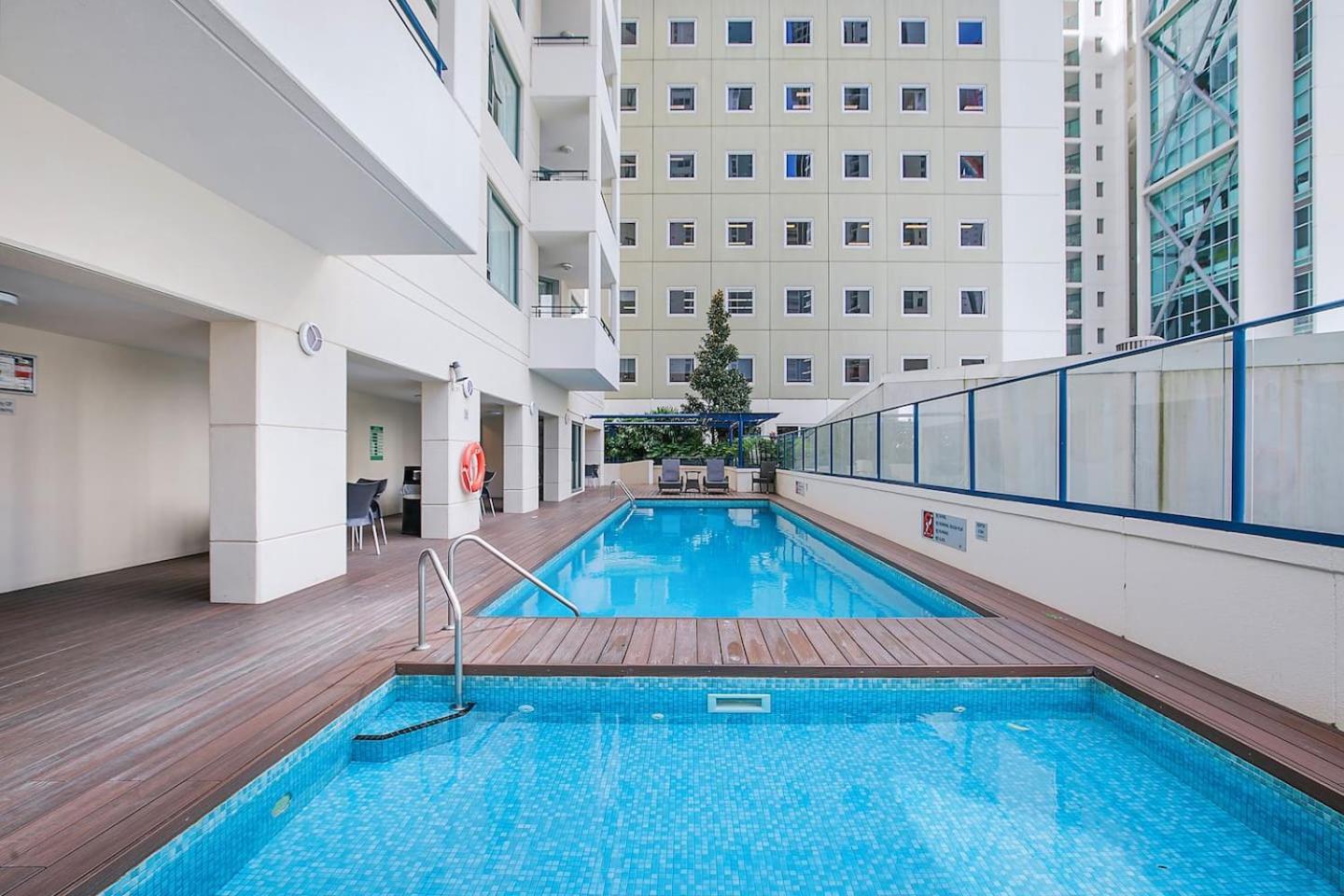 Charlotte's Poolside - Steps To Dining & Shops * Brisbane