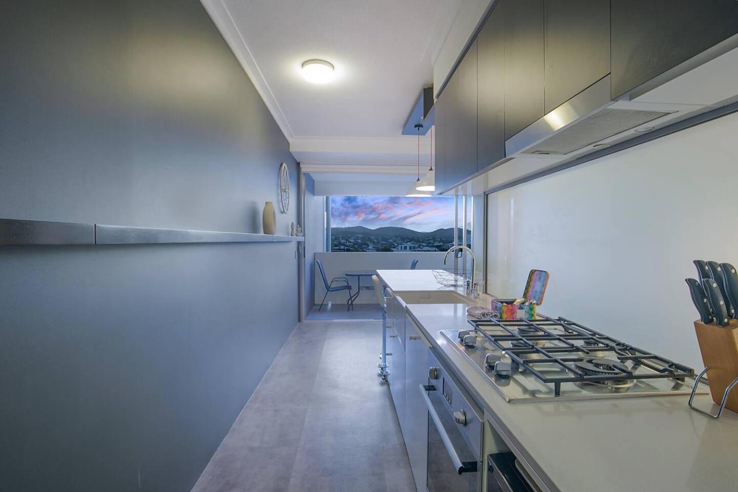 Boundless Horizons - Stylish Comfort & Views Brisbane