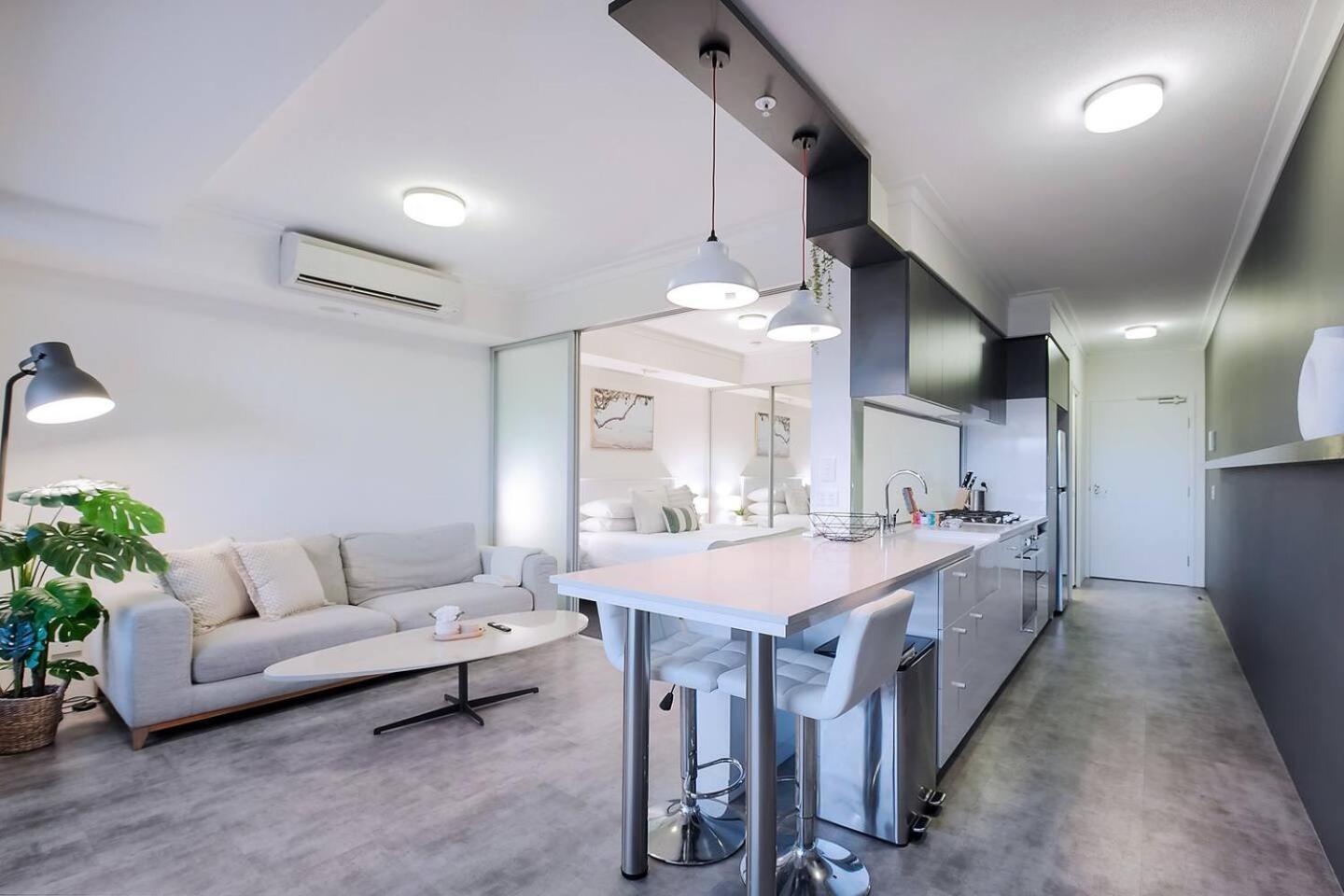 Boundless Horizons - Stylish Comfort & Views Apartment Brisbane