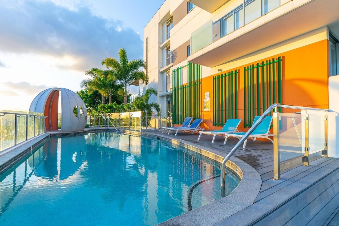 Boundless Horizons - Stylish Comfort & Views Apartment