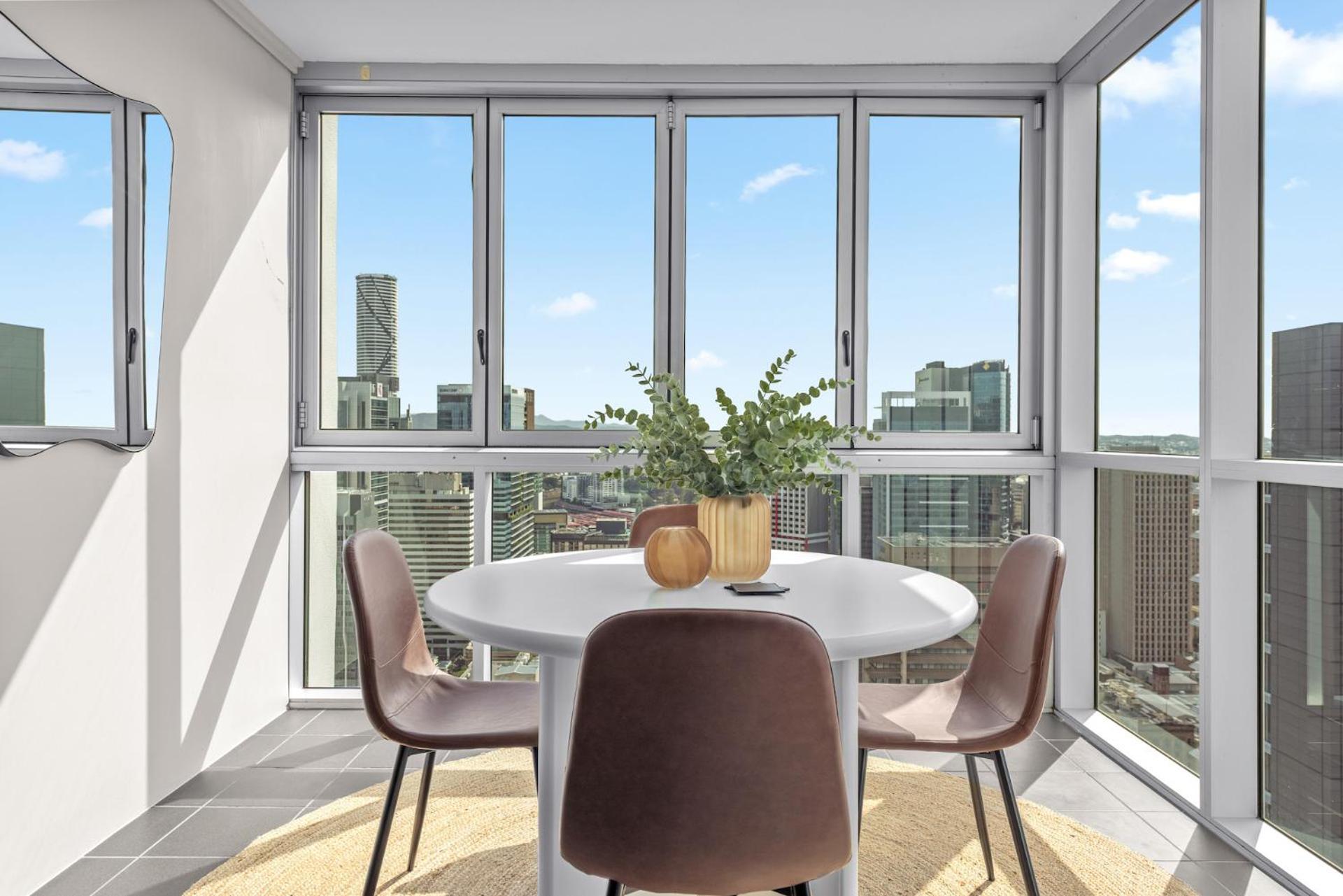 Floor 2bed-2bath-2car-pool-views - Cbd Apartment Brisbane