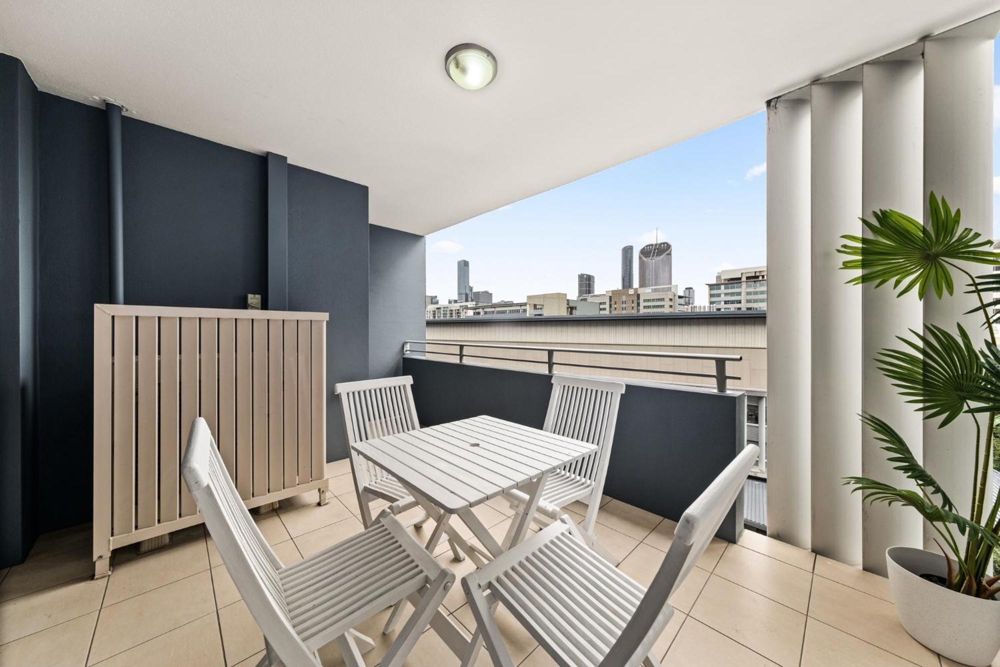 Apartment Modern 2-bed With Gym & Sauna Access Brisbane