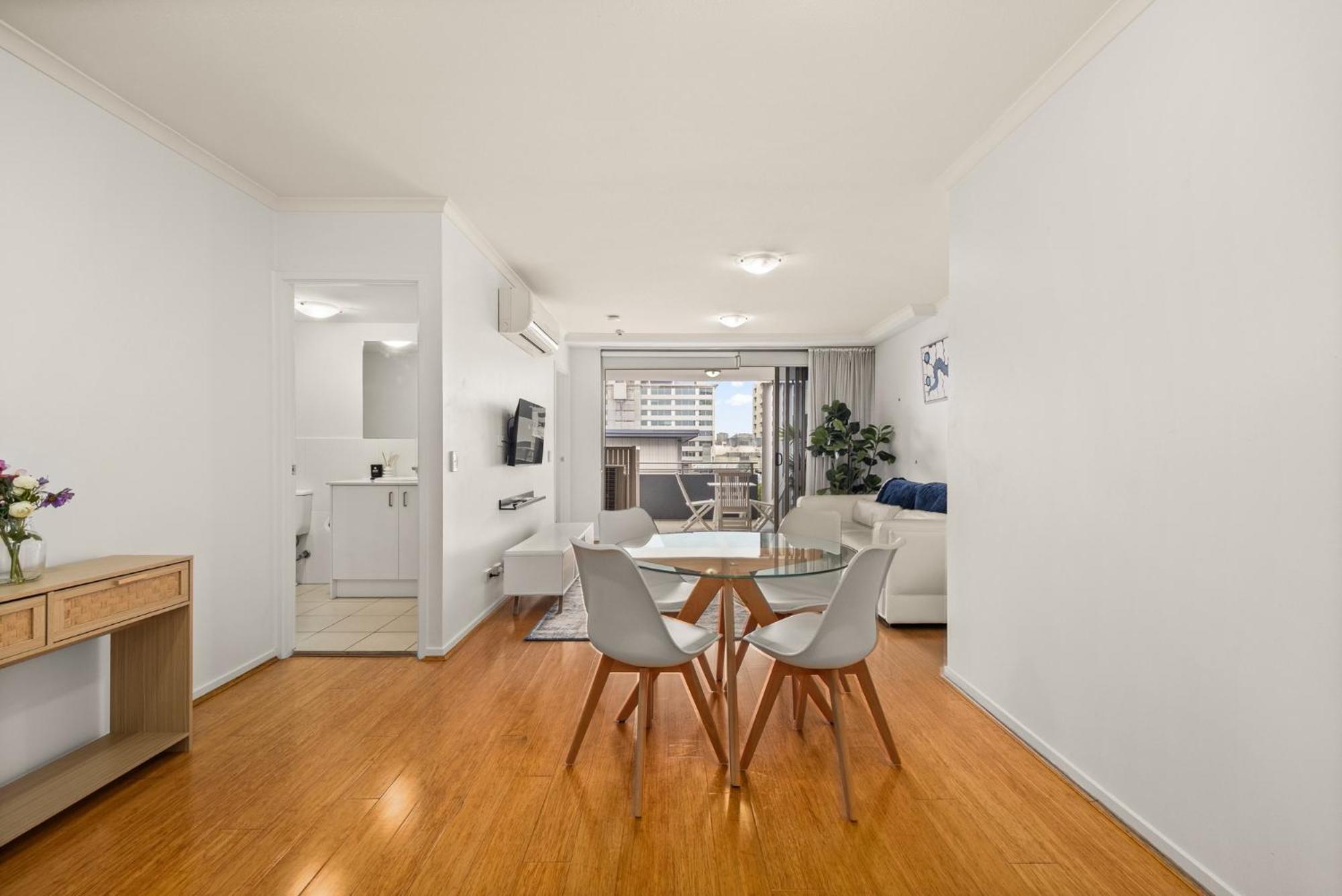 Modern 2-bed With Gym & Sauna Access *