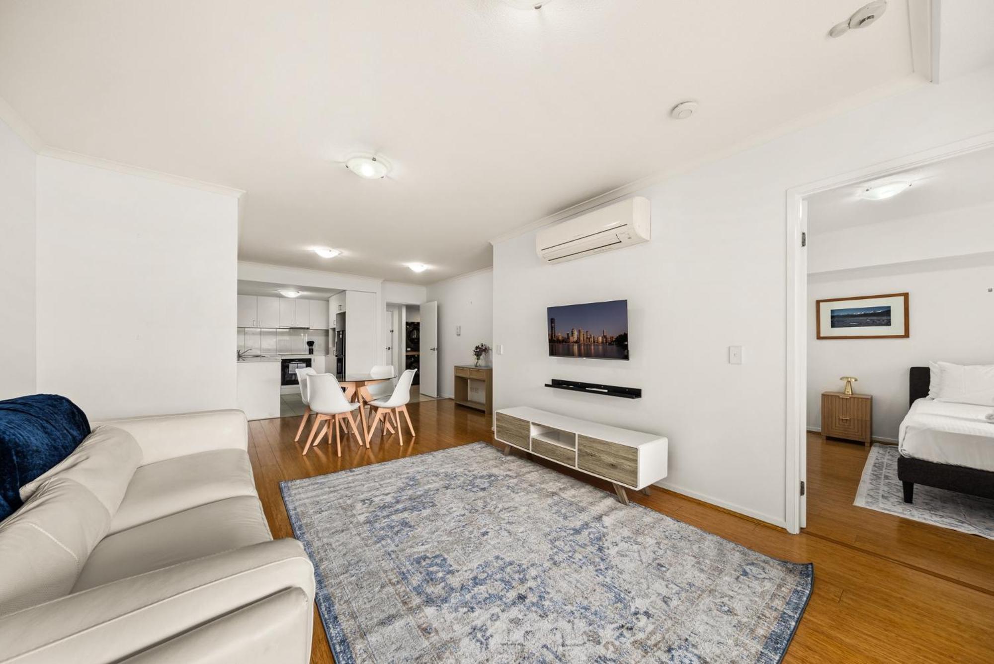 Modern 2-bed With Gym & Sauna Access Brisbane