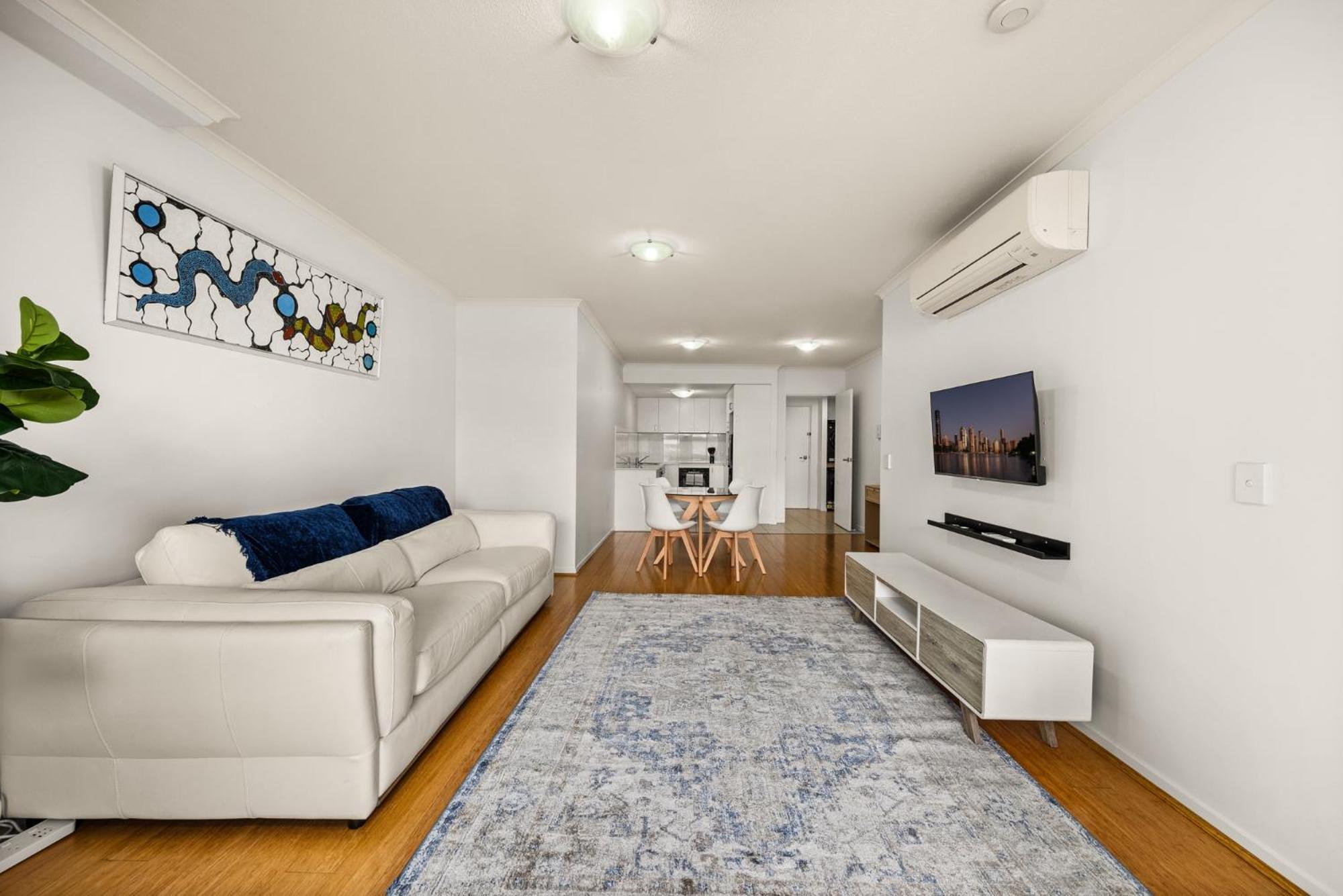 Modern 2-bed With Gym & Sauna Access Apartment