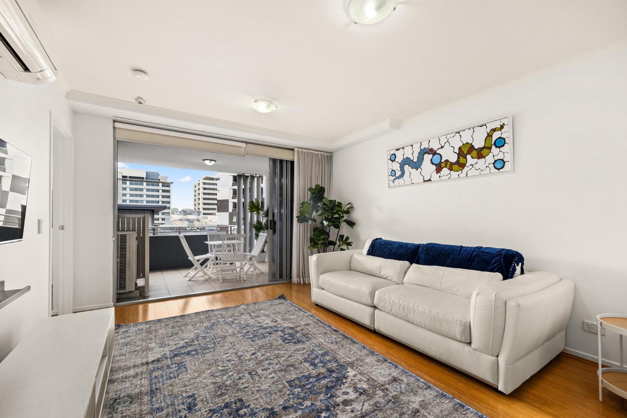 Apartment Modern 2-bed With Gym & Sauna Access