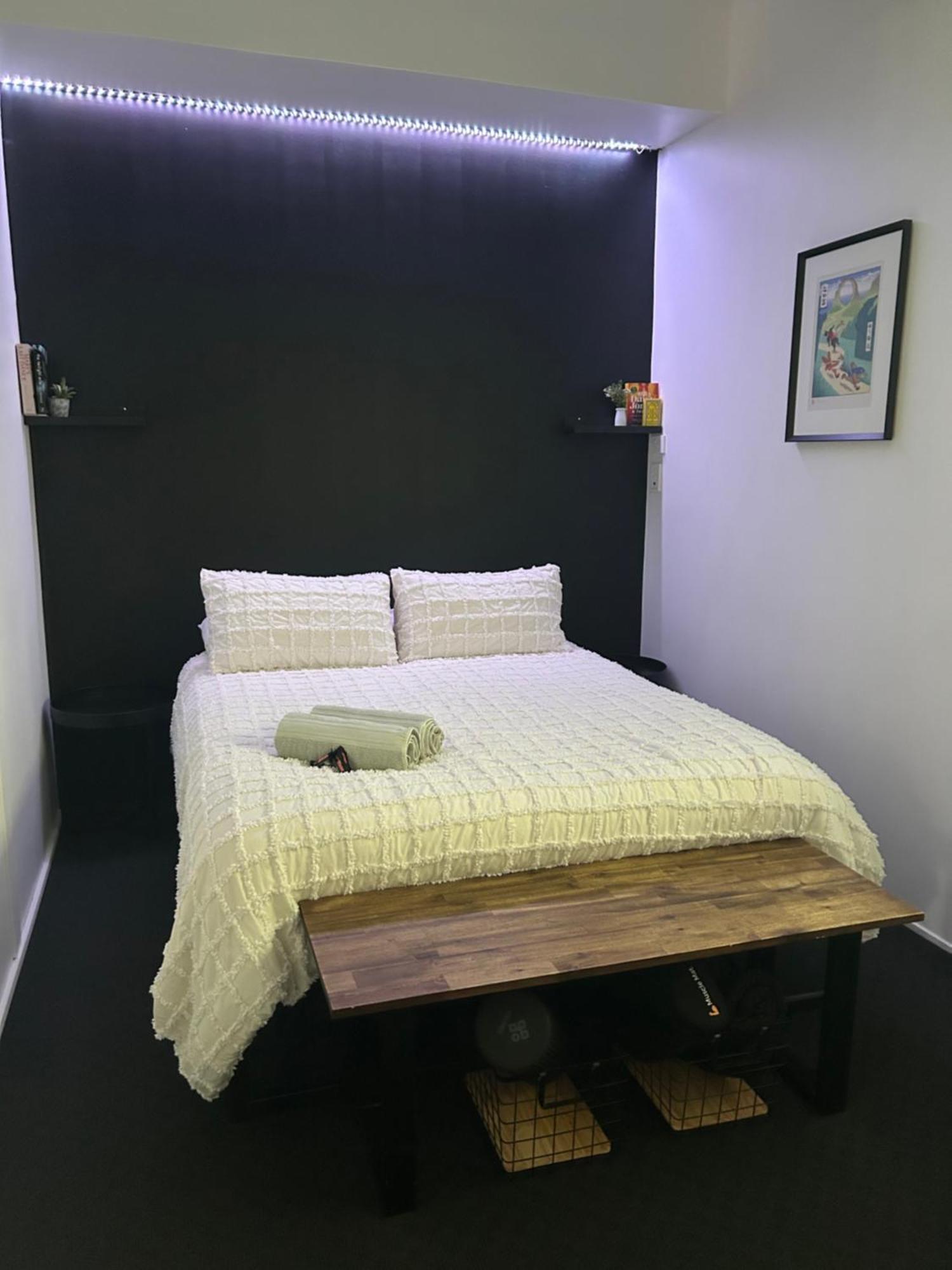 Holiday home West Hub. Private Infrared Sauna Near & Much More! New Purpose Built Loft Style!