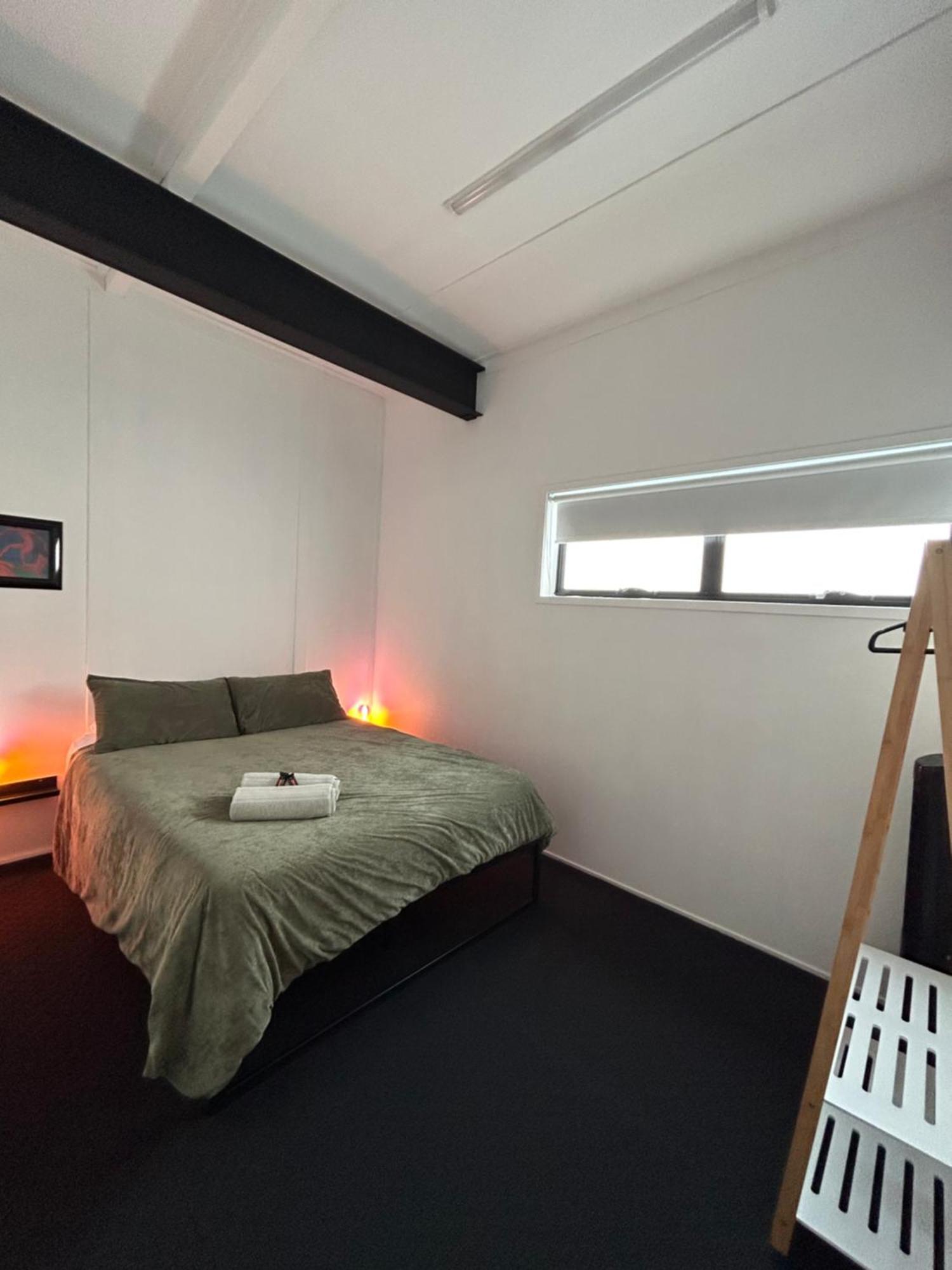 West Hub. Private Infrared Sauna Near & Much More! New Purpose Built Loft Style! Holiday home Brisbane