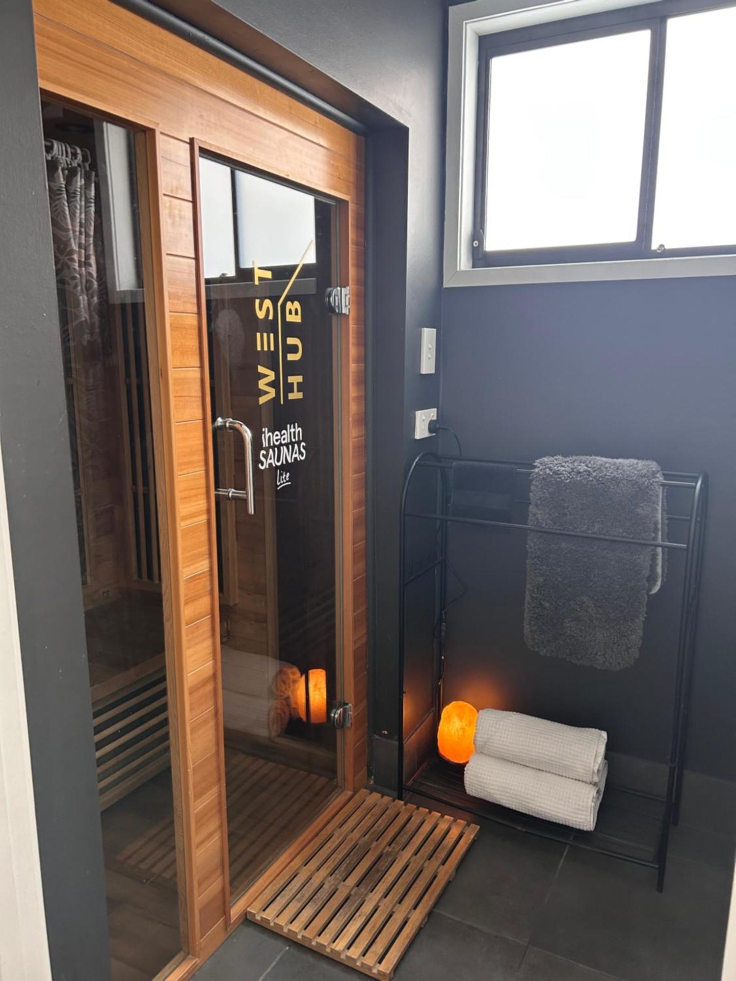 Holiday home West Hub. Private Infrared Sauna Near & Much More! New Purpose Built Loft Style! Brisbane