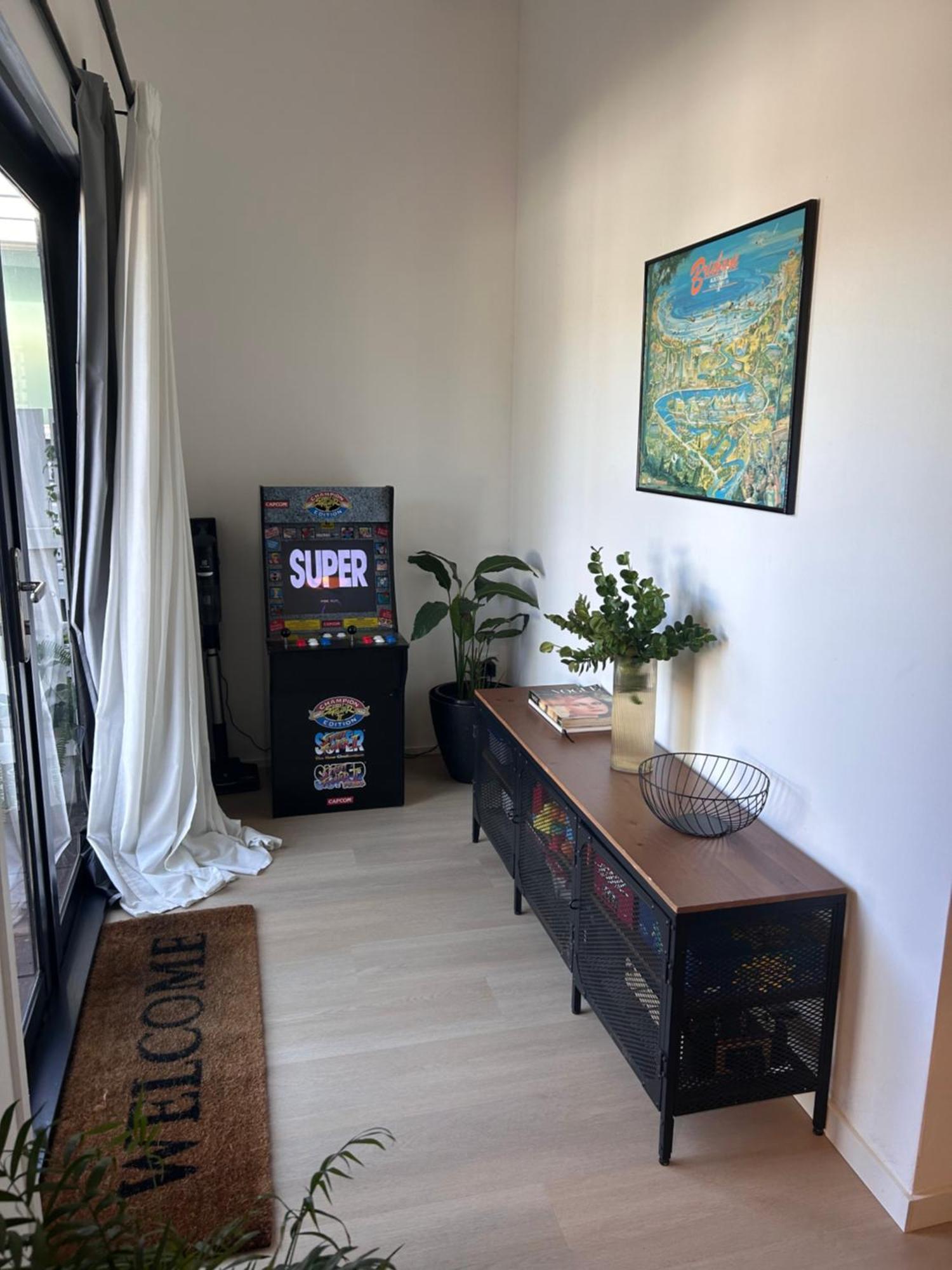 West Hub. Private Infrared Sauna Near & Much More! New Purpose Built Loft Style! Holiday home *