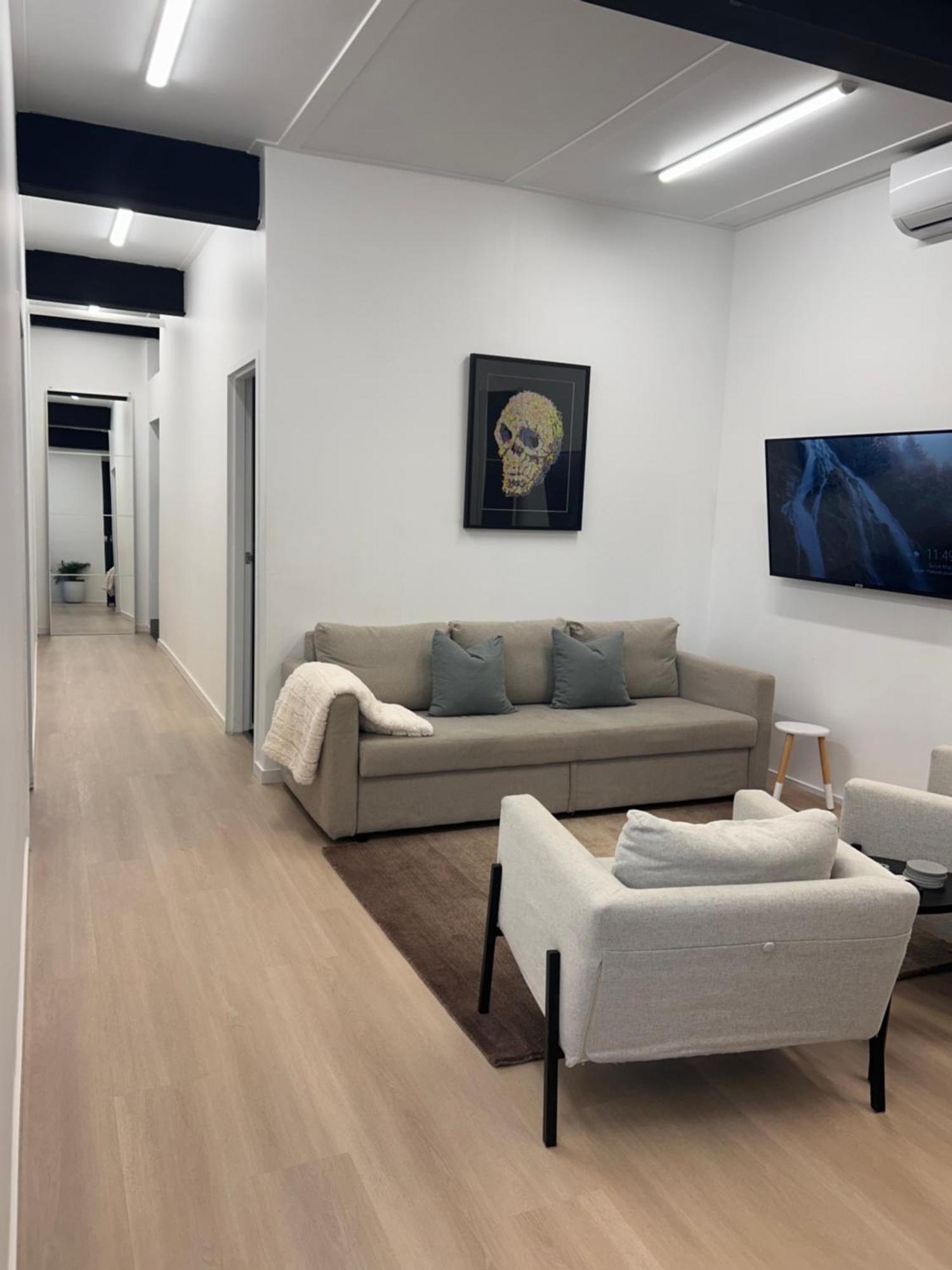 Holiday home West Hub. Private Infrared Sauna Near & Much More! New Purpose Built Loft Style! *