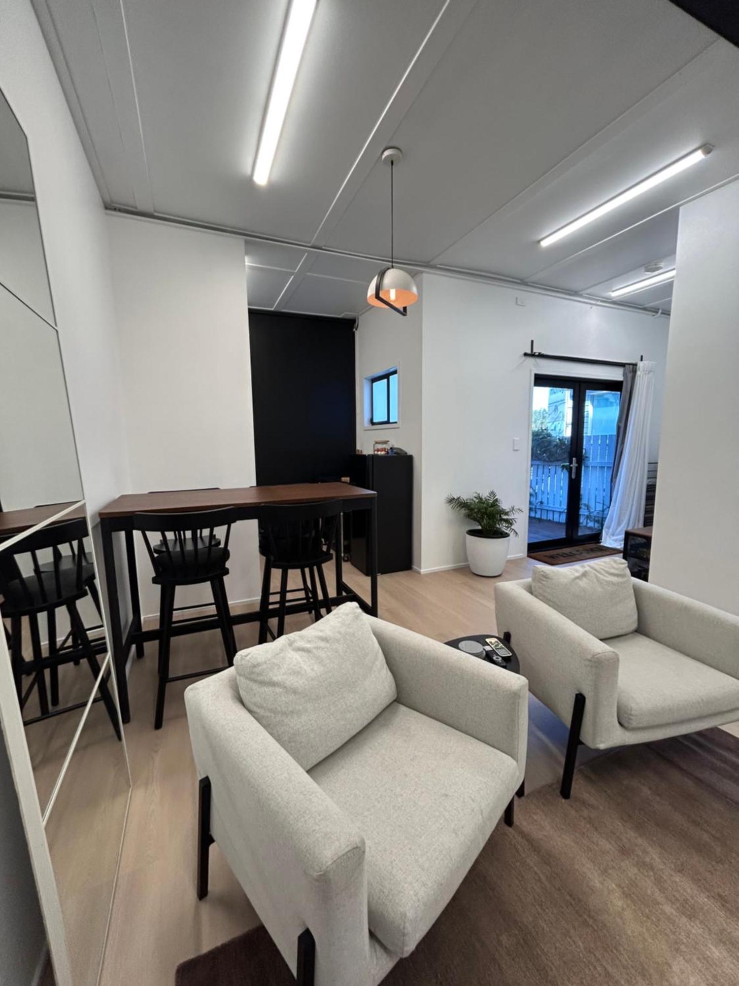 Holiday home West Hub. Private Infrared Sauna Near & Much More! New Purpose Built Loft Style! *