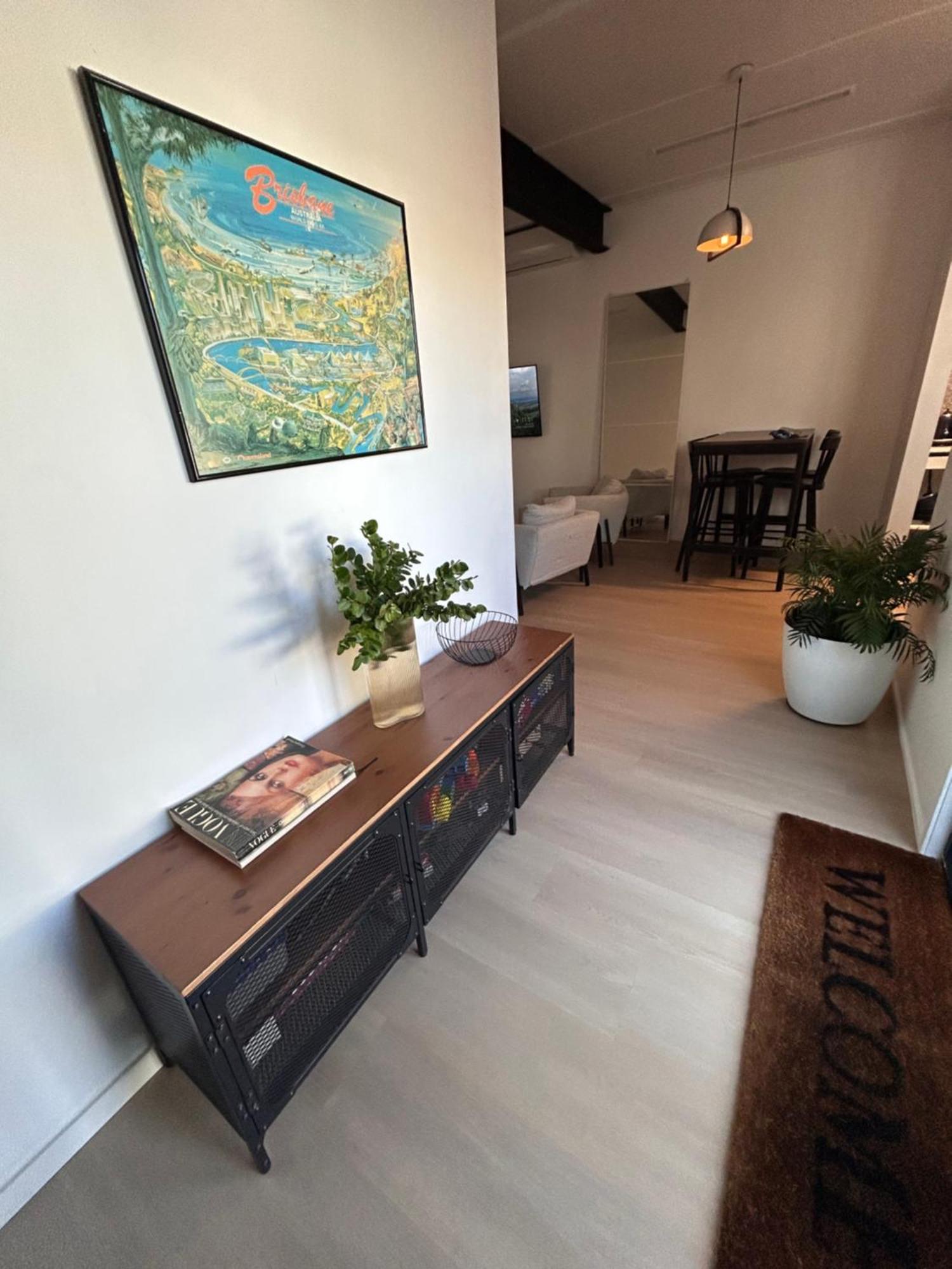 Holiday home West Hub. Private Infrared Sauna Near & Much More! New Purpose Built Loft Style! Brisbane