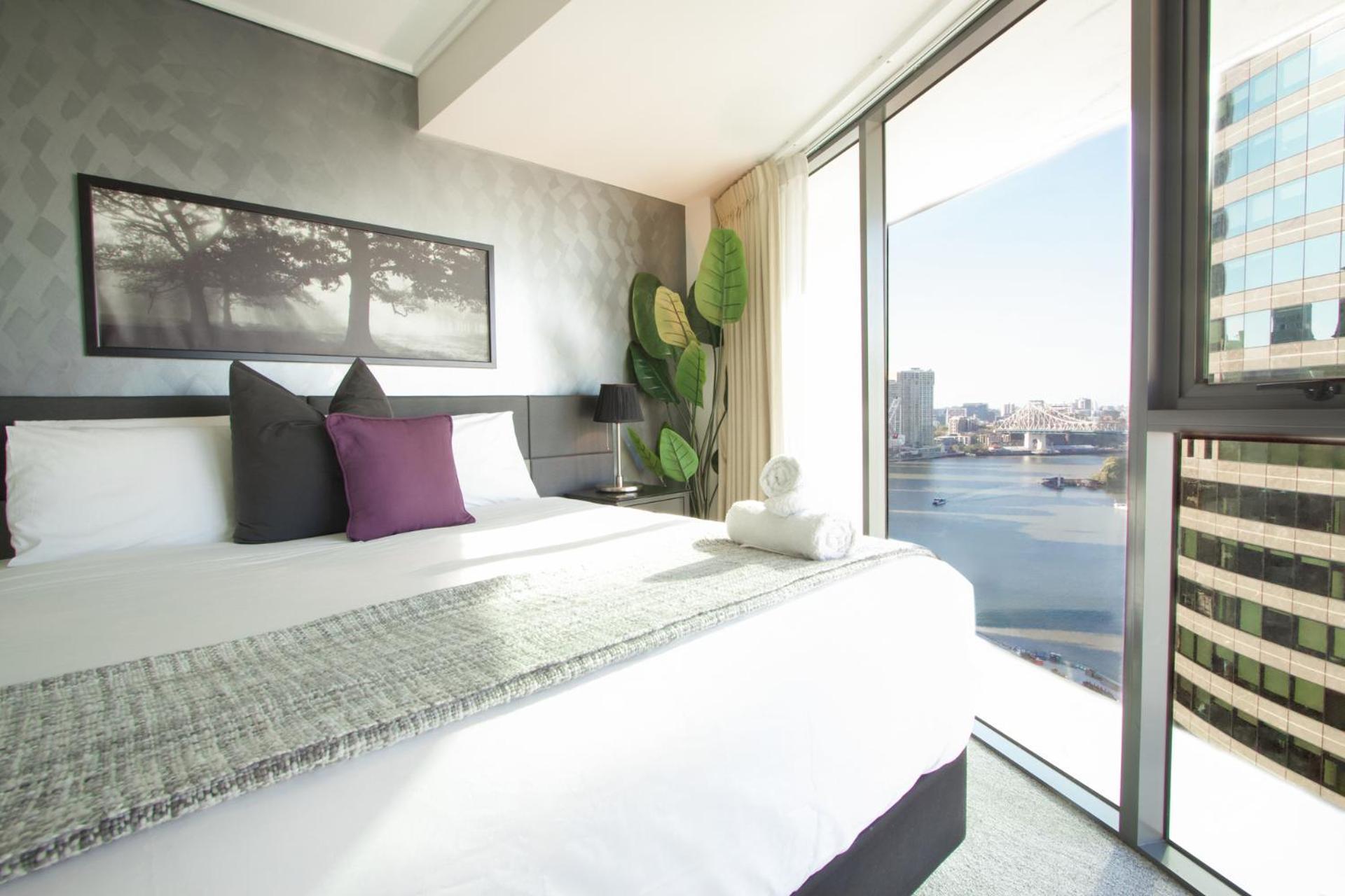 Luxury Cbd 2b2b Balcony Views Free Parking