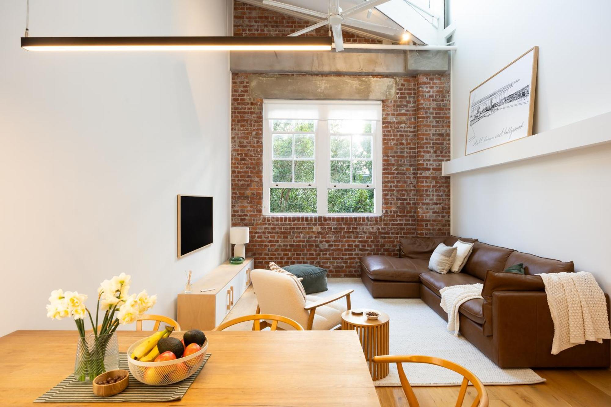 Riverside Loft 2bed,2bath Park Pool Apartment *