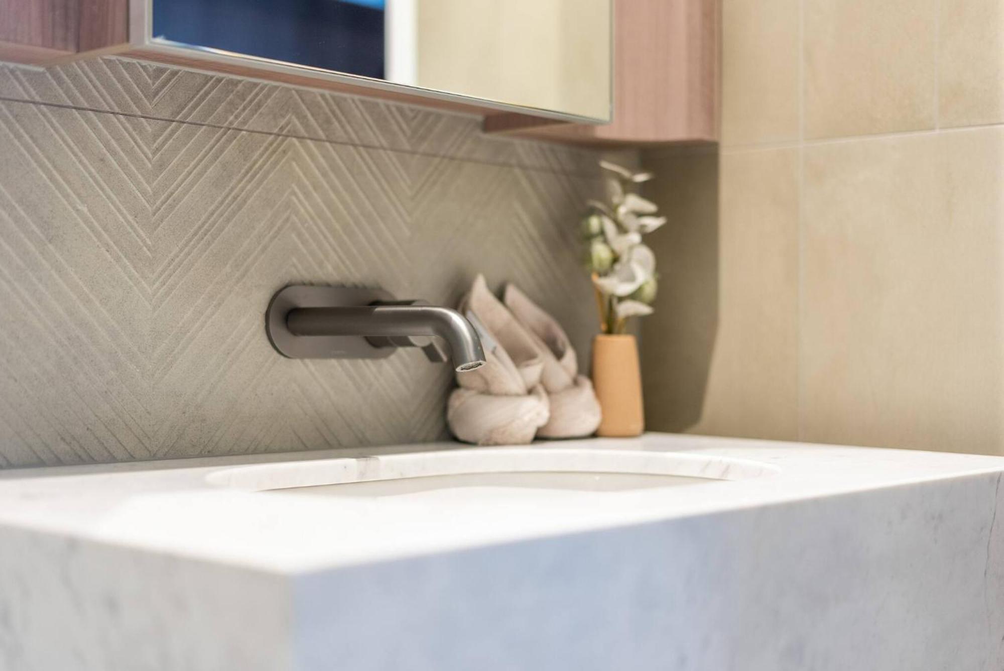 Queen's Wharf Lv 51 - 2bedroom Skybound Sanctuary On Casino Apartment *