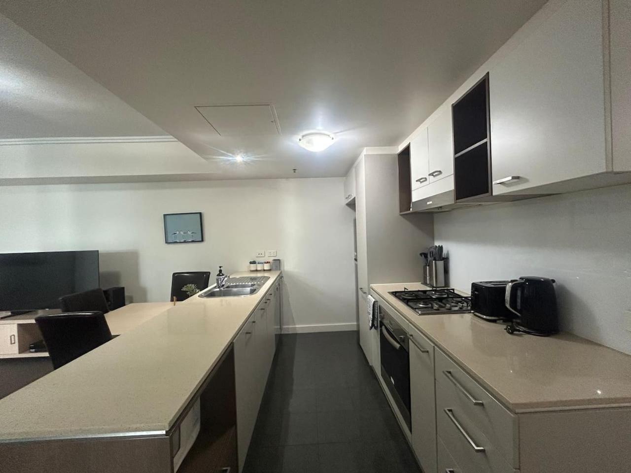 Apartment Affordable Cbd 2beds And Ducted Ac Walk To Everything Brisbane