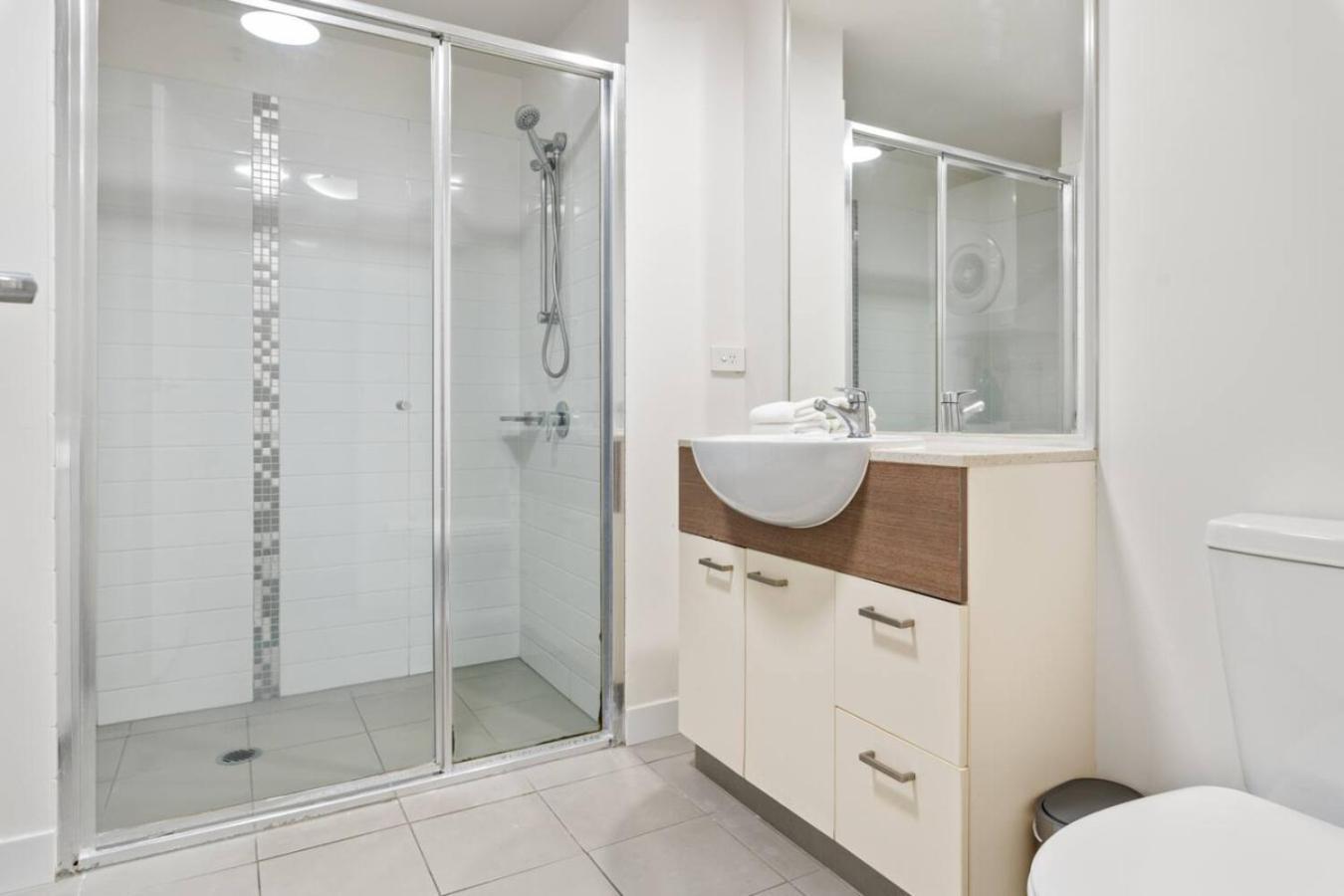 Affordable Cbd 2beds And Ducted Ac Walk To Everything