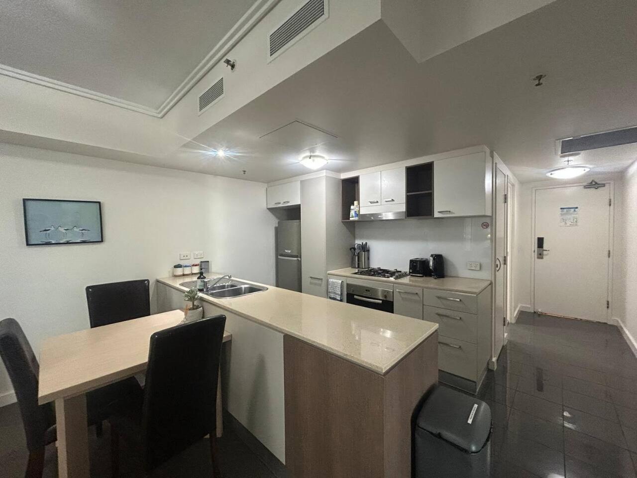 Affordable Cbd 2beds And Ducted Ac Walk To Everything Apartment Brisbane