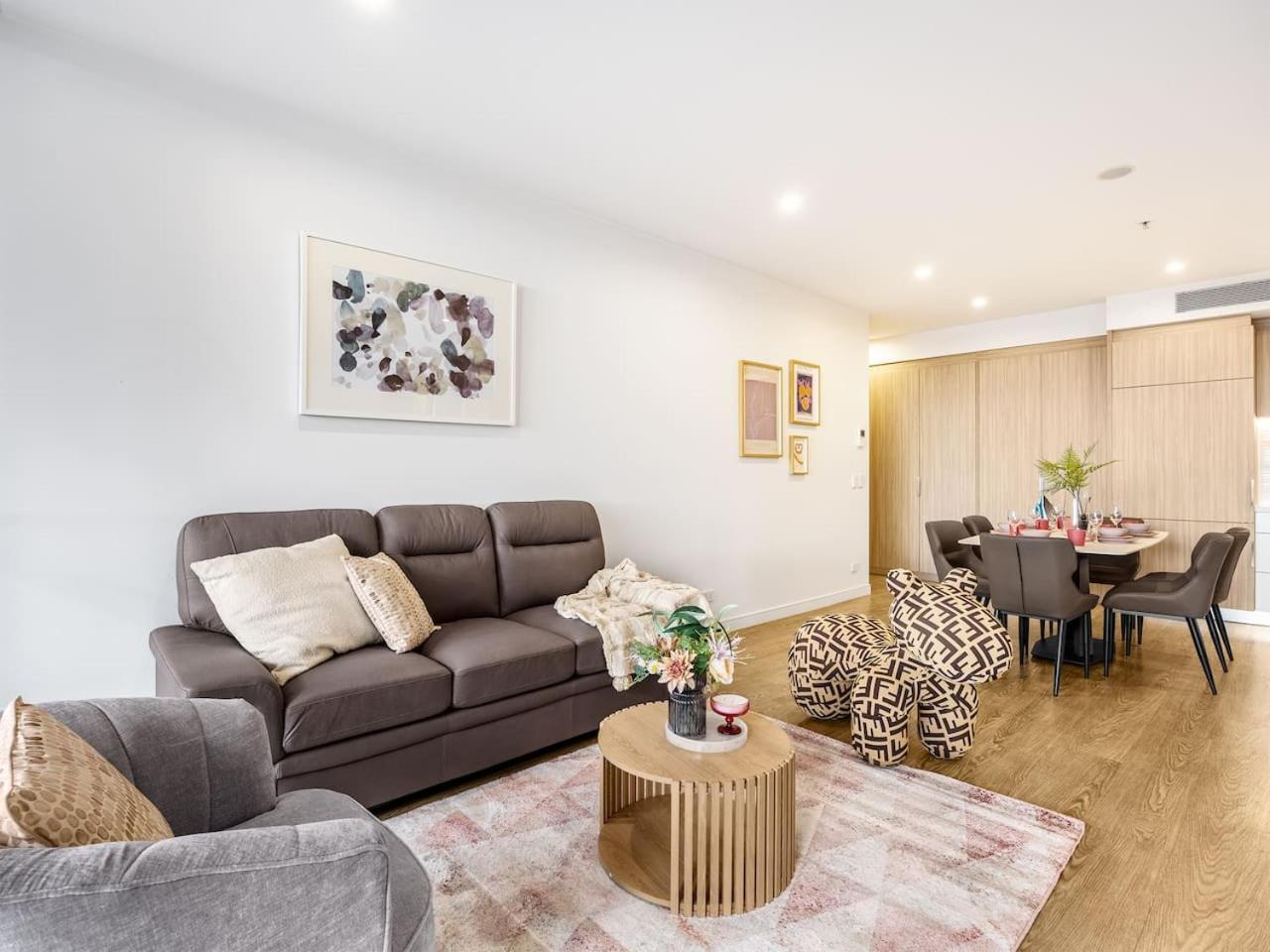 Stylish 2br Unit With Pool And Gym In South