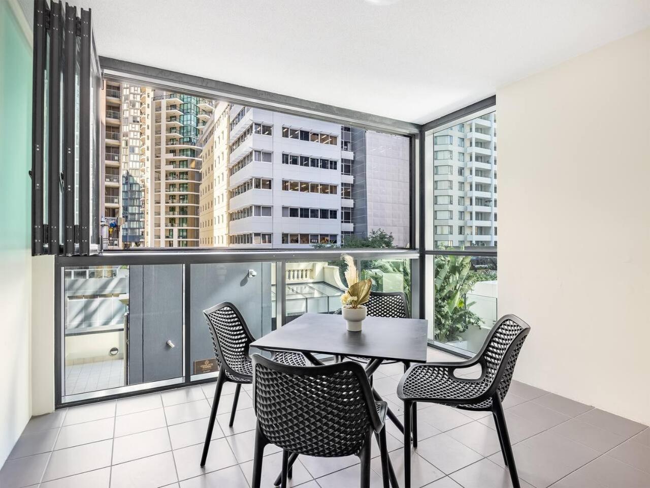 Affordable Cbd 2beds And Ducted Ac Walk To Everything Apartment *