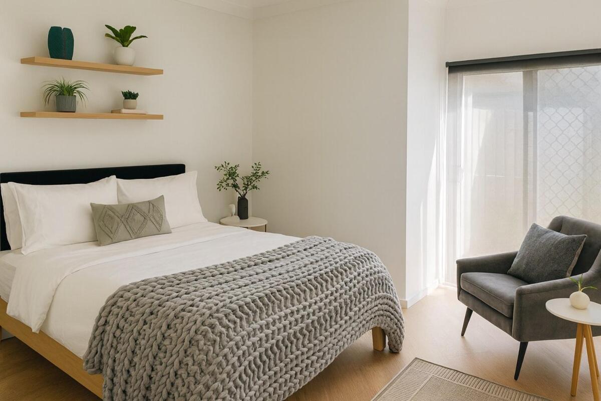 140sqm Modern Teneriffe 2 Bedroom & Balcony Apartment *