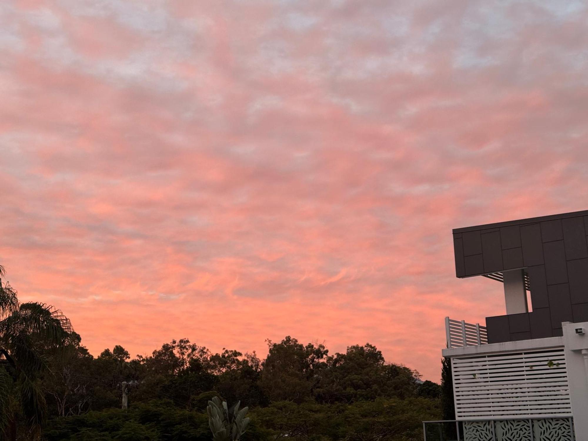 140sqm Modern Teneriffe 2 Bedroom & Balcony Apartment Brisbane