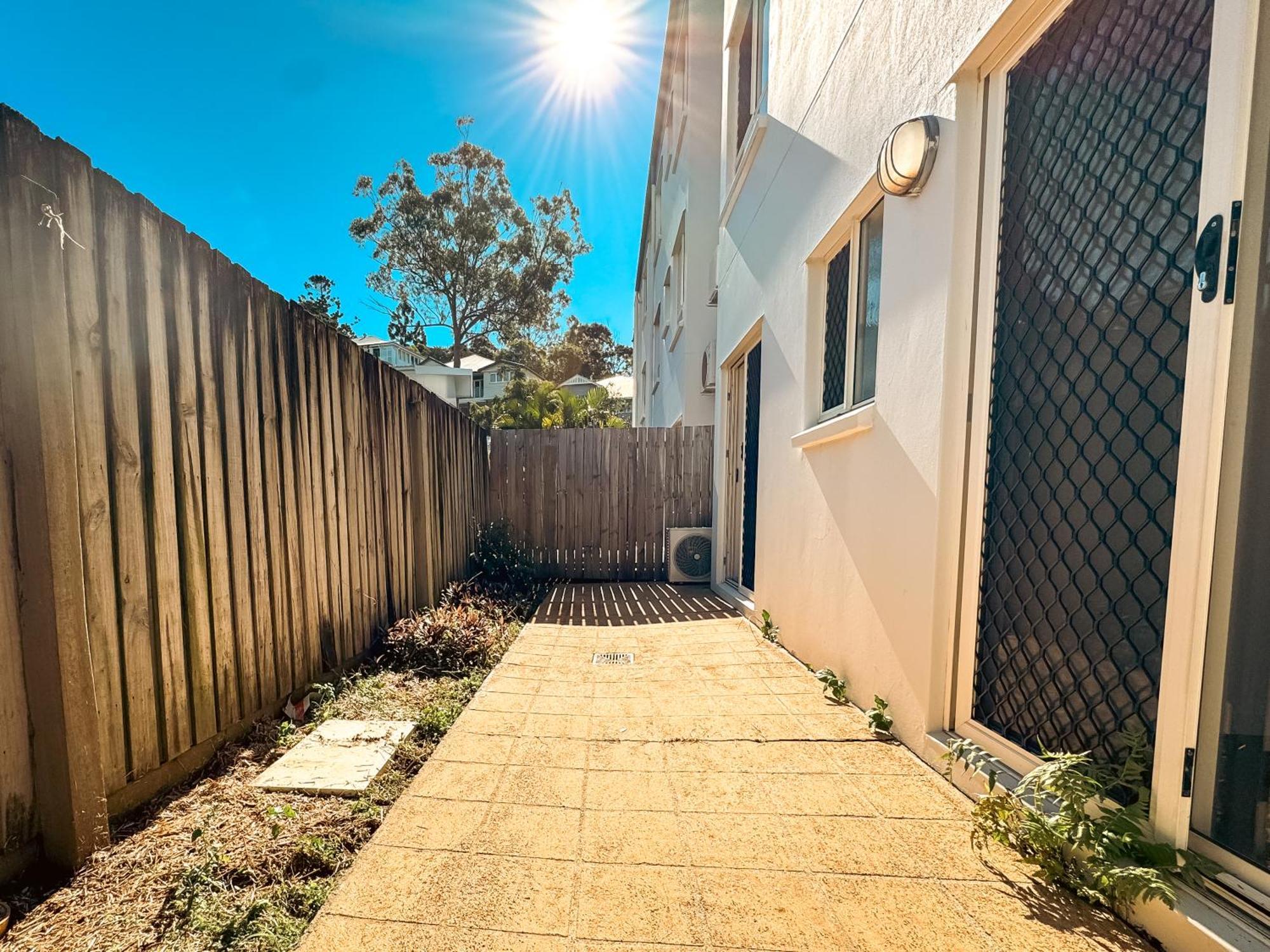 Apartment 140sqm Modern Teneriffe 2 Bedroom & Balcony