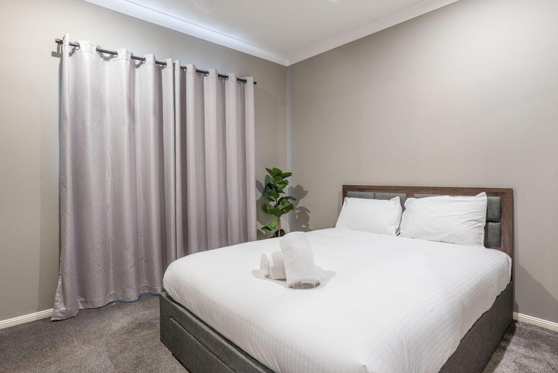 Holiday home The Airport Stop Spacious House & Sky Base