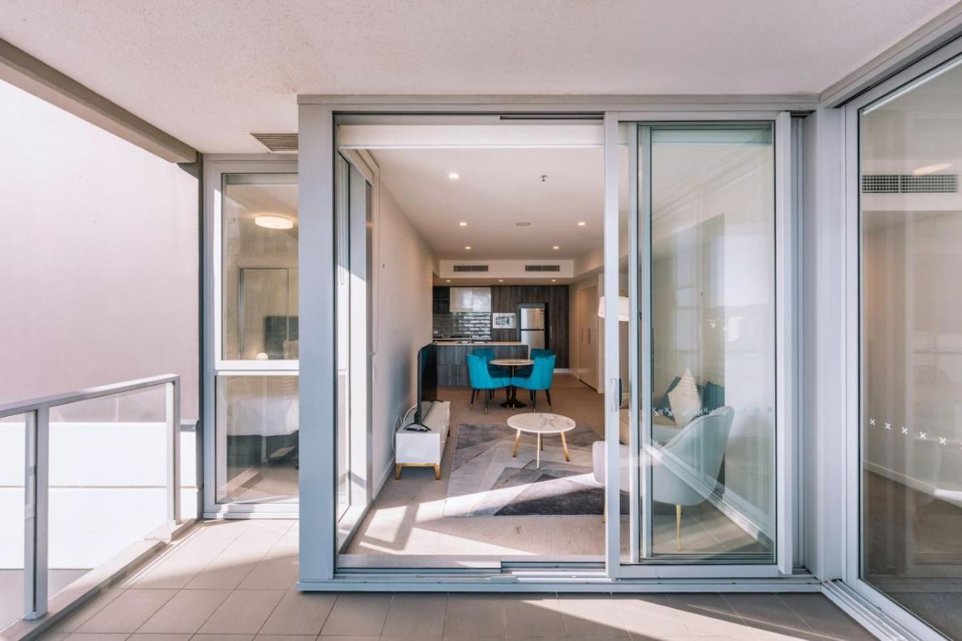 Contemporary 2br W Deck And Bbq Access Apartment *