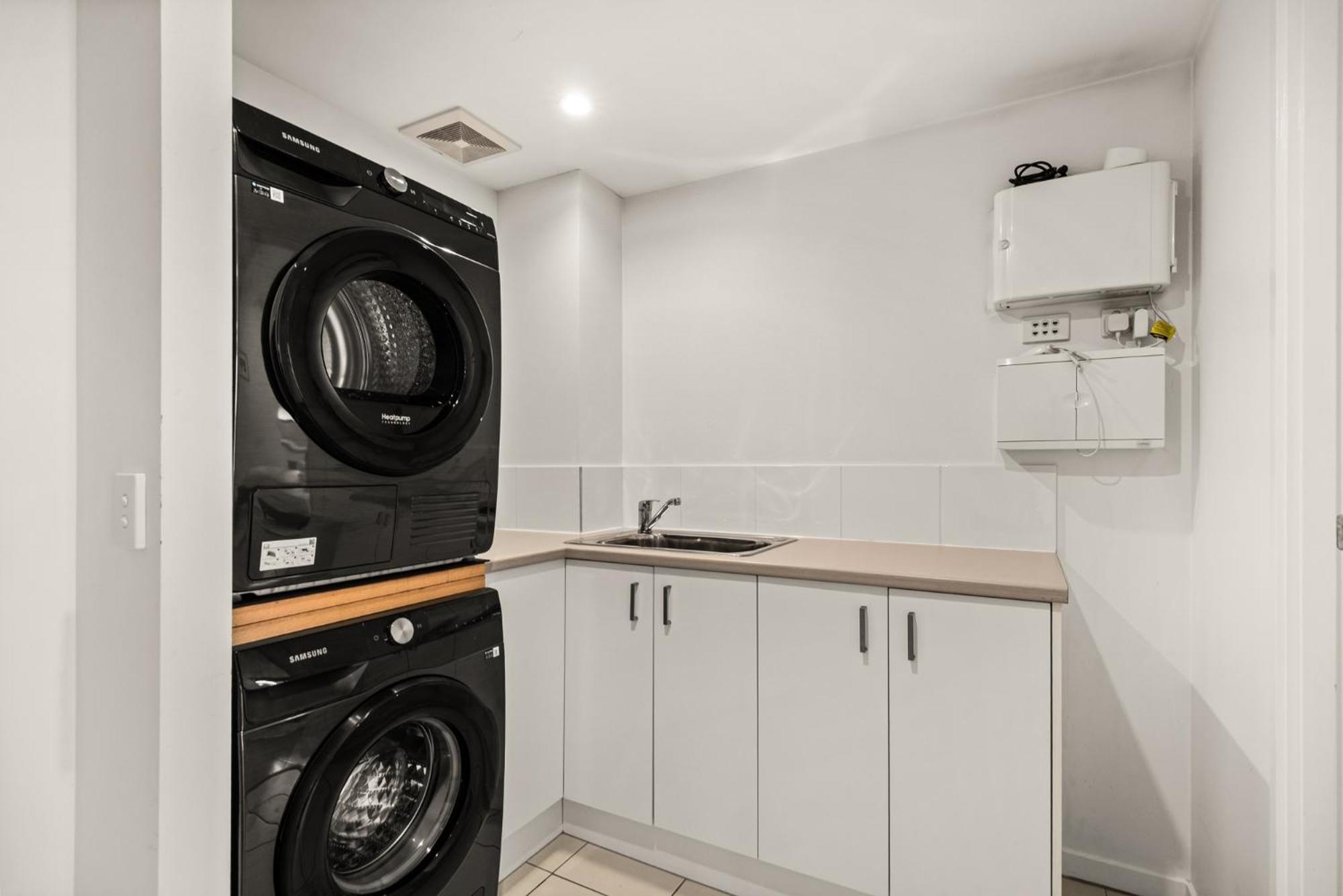 Modern 2-bed With Gym & Sauna Access *