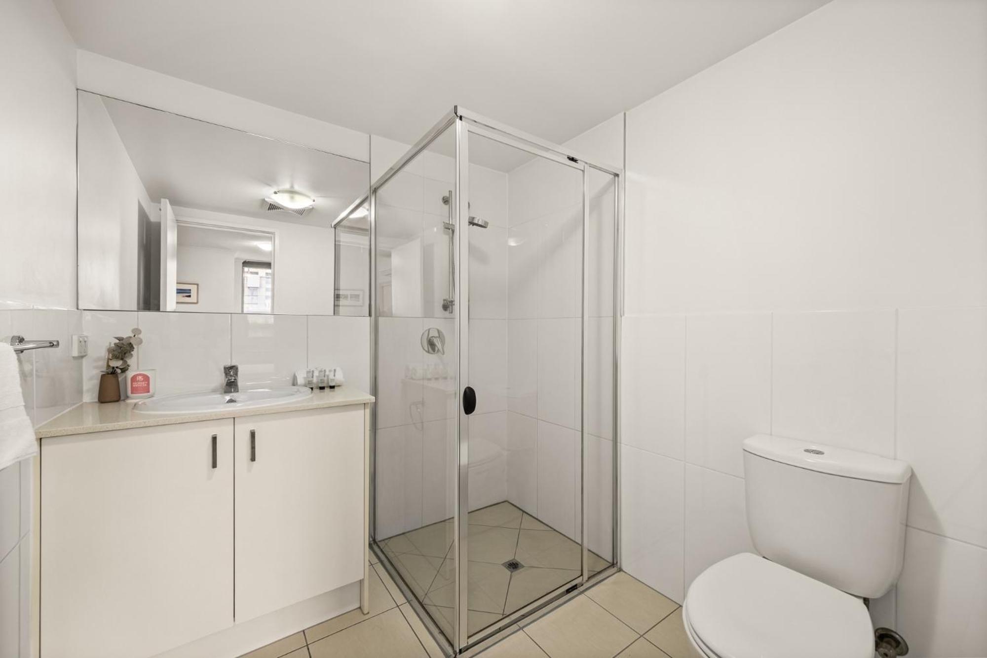 Apartment Modern 2-bed With Gym & Sauna Access Brisbane