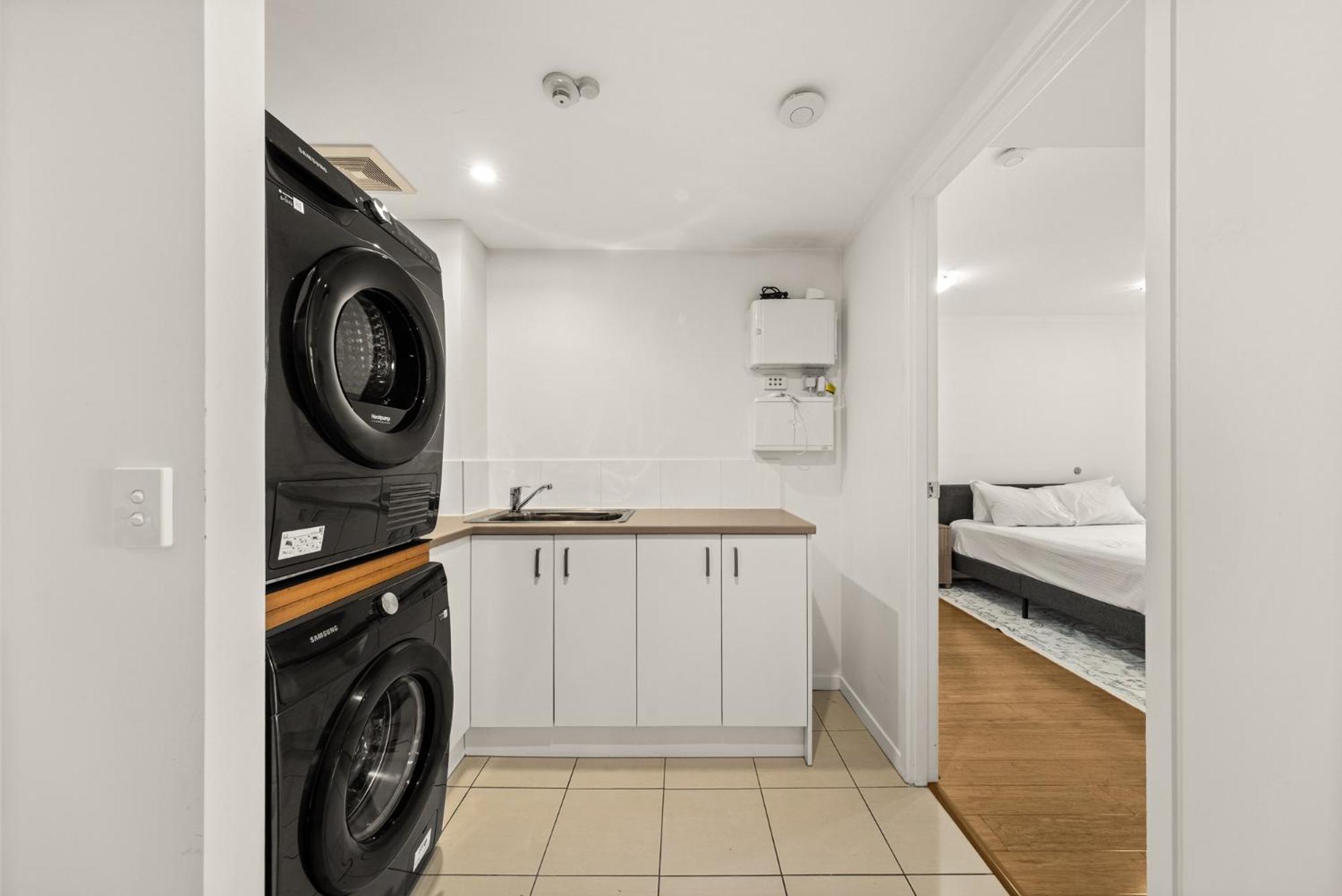 Modern 2-bed With Gym & Sauna Access