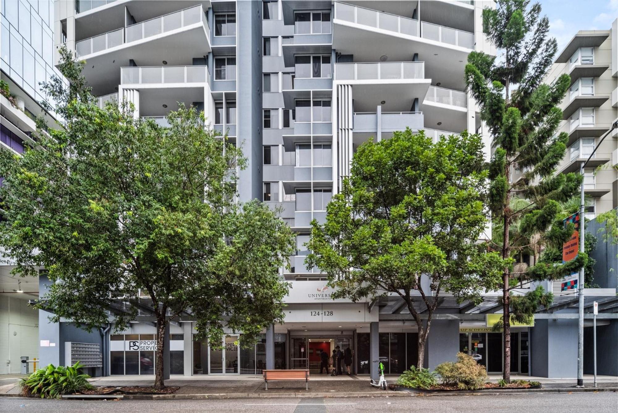 Modern 2-bed With Gym & Sauna Access *