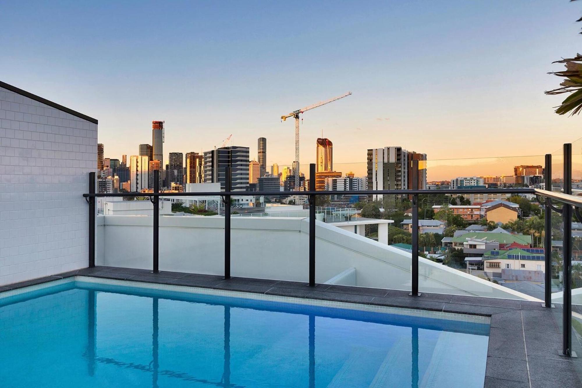 Spacious West End With Pool & Bbq Access Apartment Brisbane