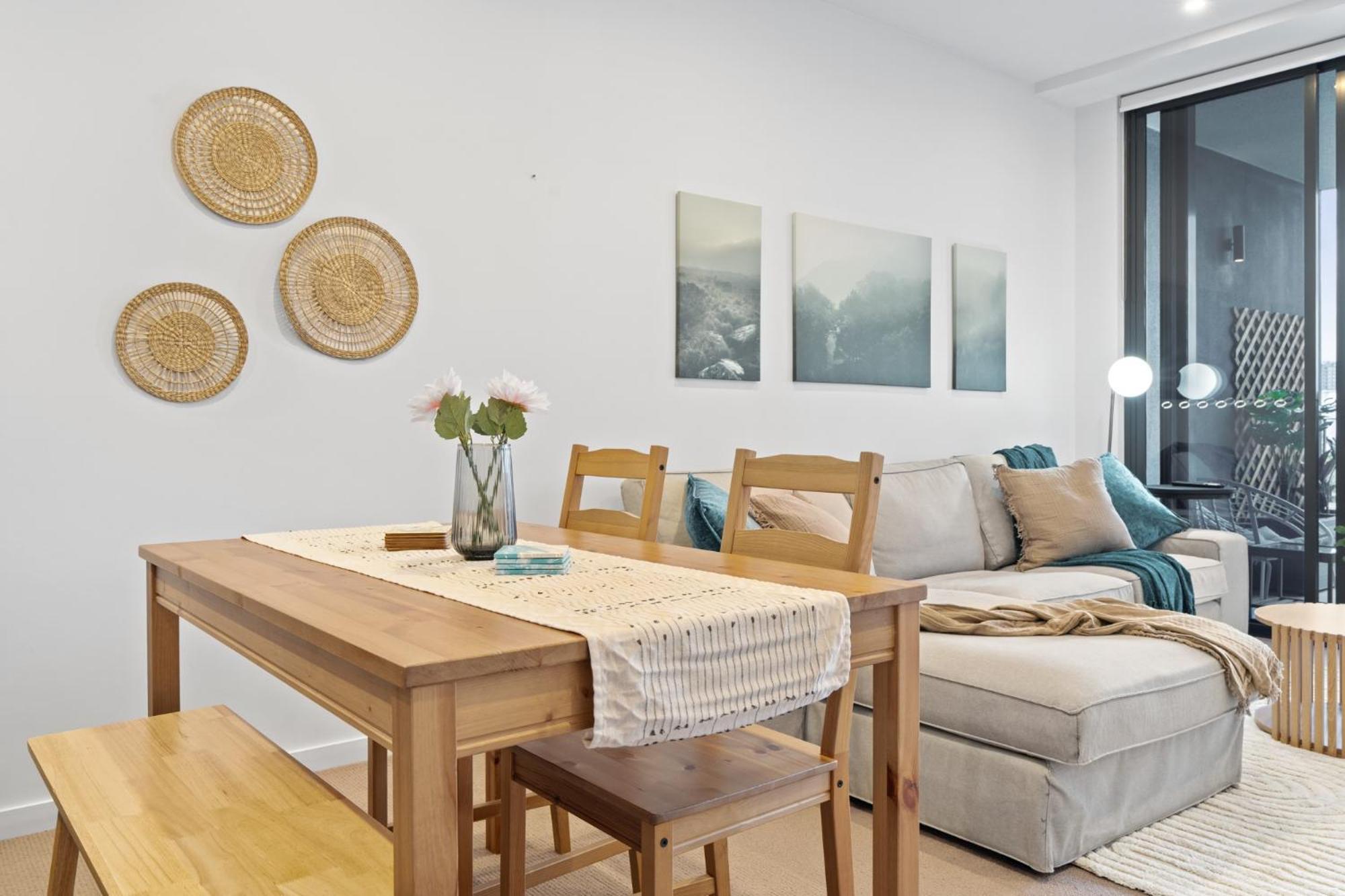 Apartment Spacious West End With Pool & Bbq Access