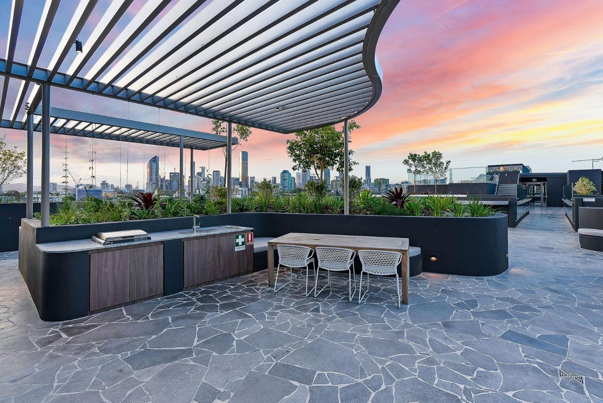 The Sinclair - Luxury Near The Gabba With Rooftop Pool, 3 Bedrooms & Views Apartment