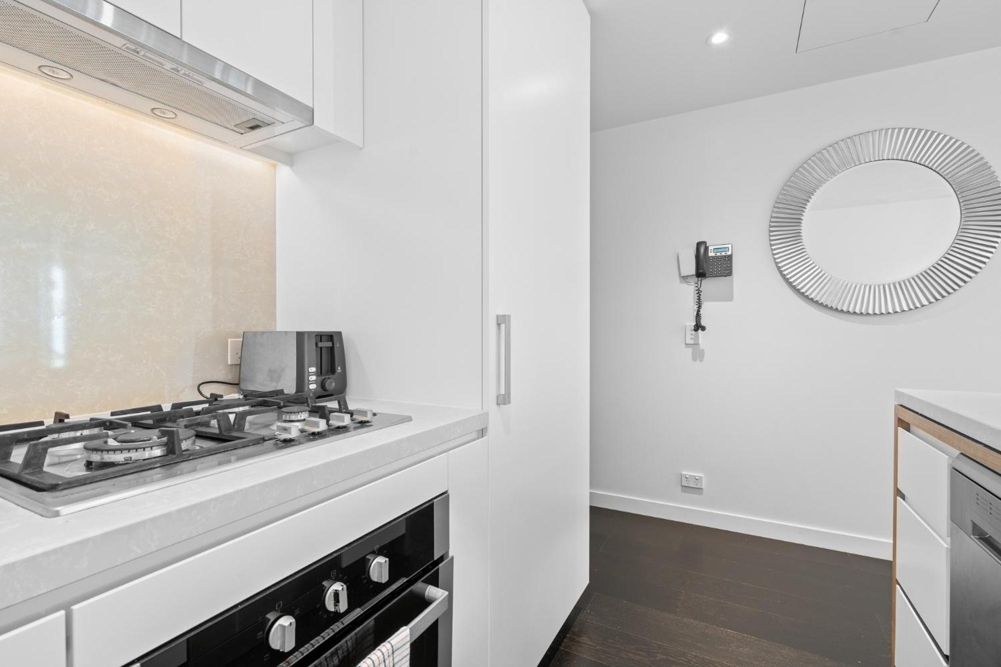 Apartment Escape With Balcony & Resort-style Amenities Brisbane