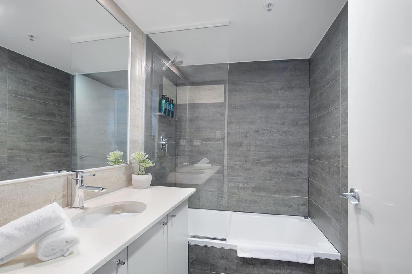 Charlotte's Poolside - Steps To Dining & Shops