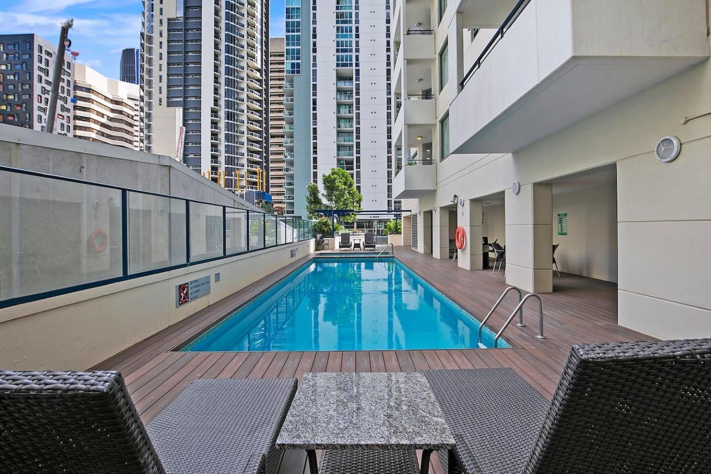 Charlotte's Poolside - Steps To Dining & Shops Apartment Brisbane