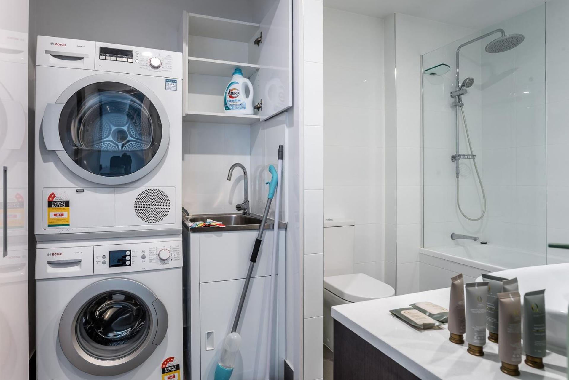 Russell St Retreat Stunning & Park Views