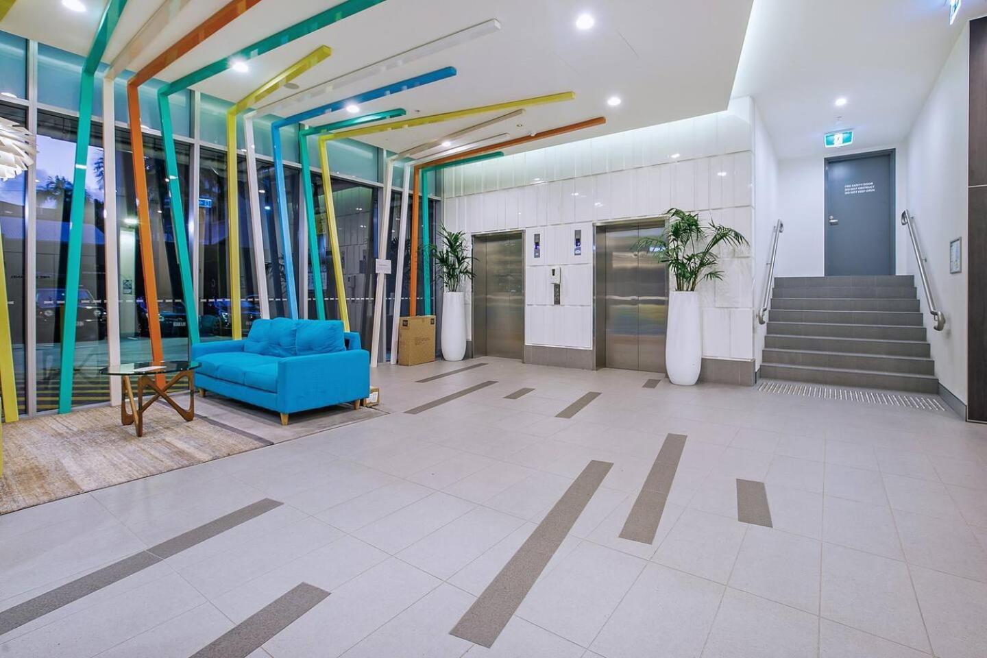 Boundless Horizons - Stylish Comfort & Views Apartment