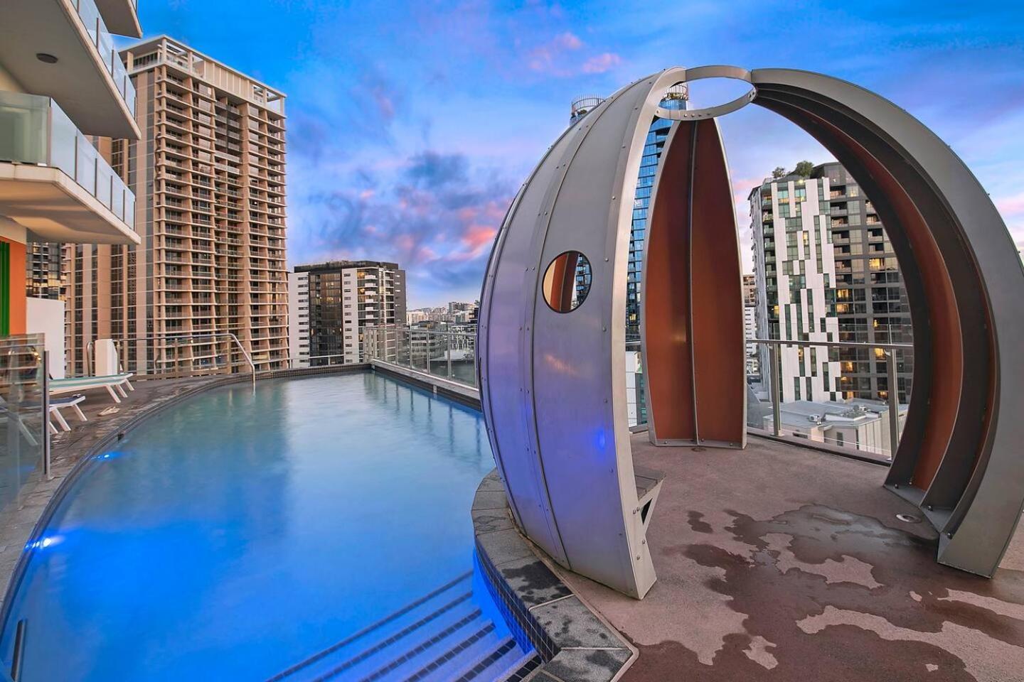 Boundless Horizons - Stylish Comfort & Views Apartment