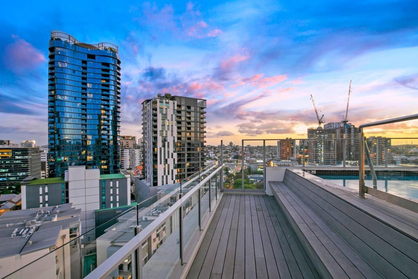 Boundless Horizons - Stylish Comfort & Views