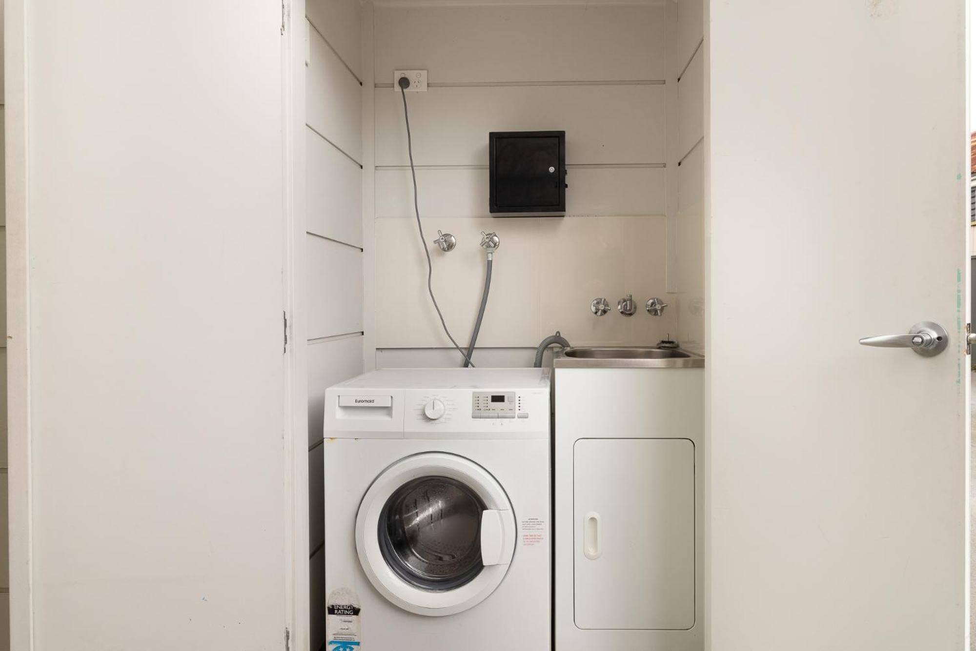 Apartment Smart Self Check-in - S Freney