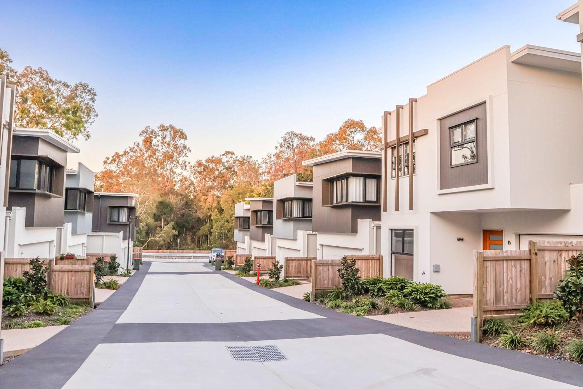 Cassa Aura Place - Modern 4br Homes