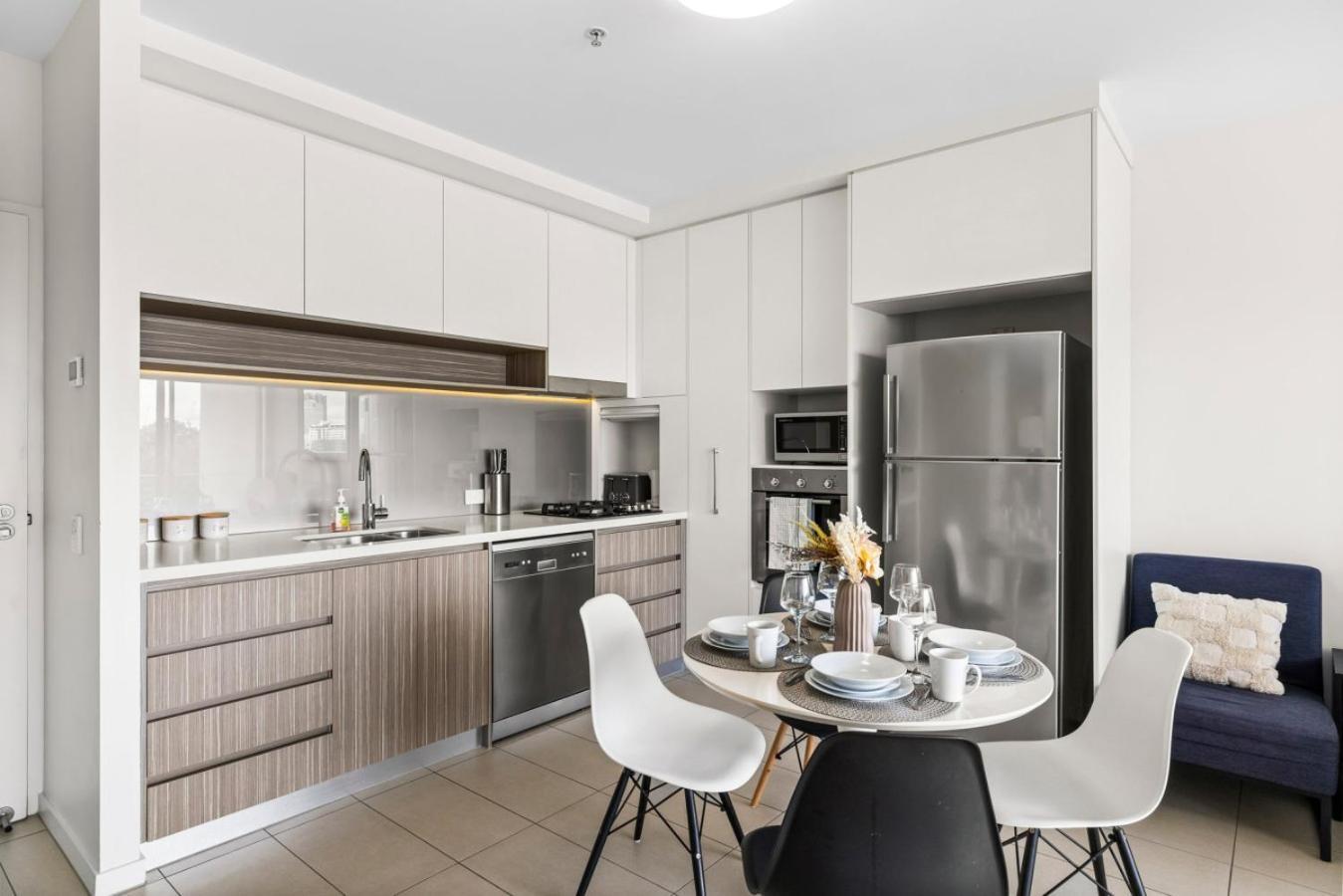 Experiencing Uni Life 2br Kelvin Grove Parking 703 Brisbane