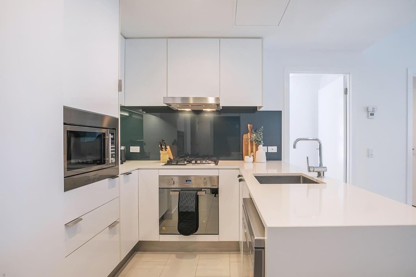 'oliva On Brookes' Chic Inner-city Escape With Pool Apartment *