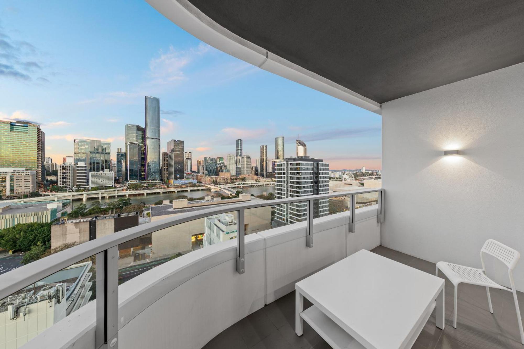 Dreamy 2br Escape Framed By And Art Brisbane