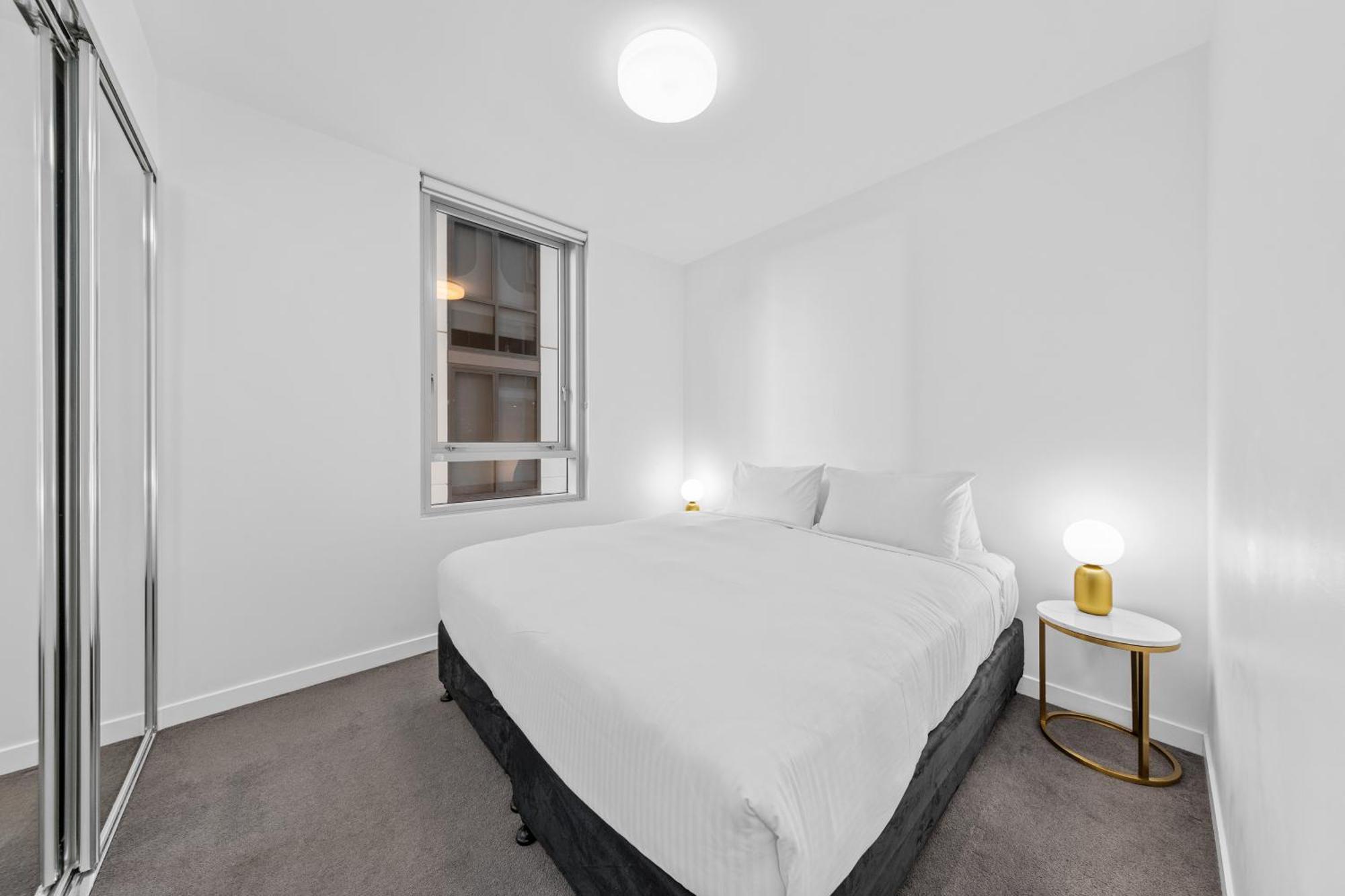 Dreamy 2br Escape Framed By And Art * Brisbane